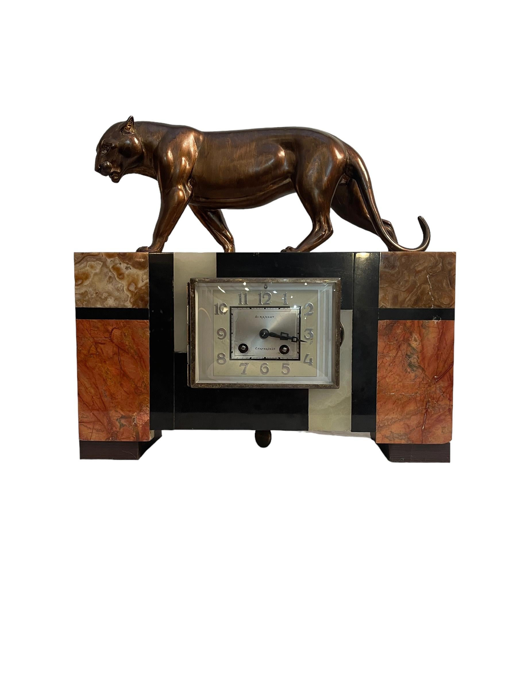 Table clock, French Art Deco, Panther
Elegant table clock, 1920s-1930s, French Art Deco, made of marble and bronze, Girardot Chateaudun brand.
In good condition, as shown in the photos, mechanism to be serviced.
Dimensions: 34x11 cm, height 32 cm