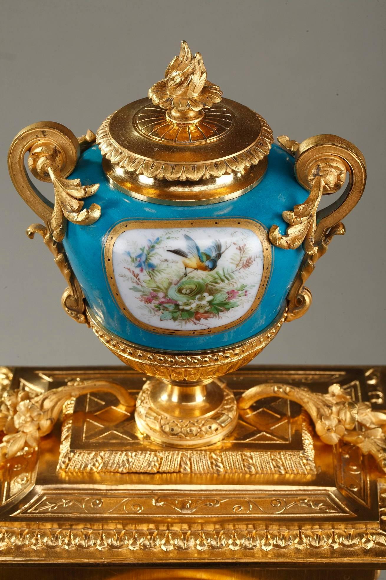 Table Clock in Ormolu and Porcelain with Galant Scenes 8