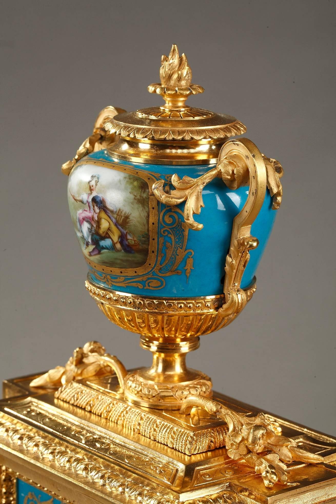 Table Clock in Ormolu and Porcelain with Galant Scenes 12