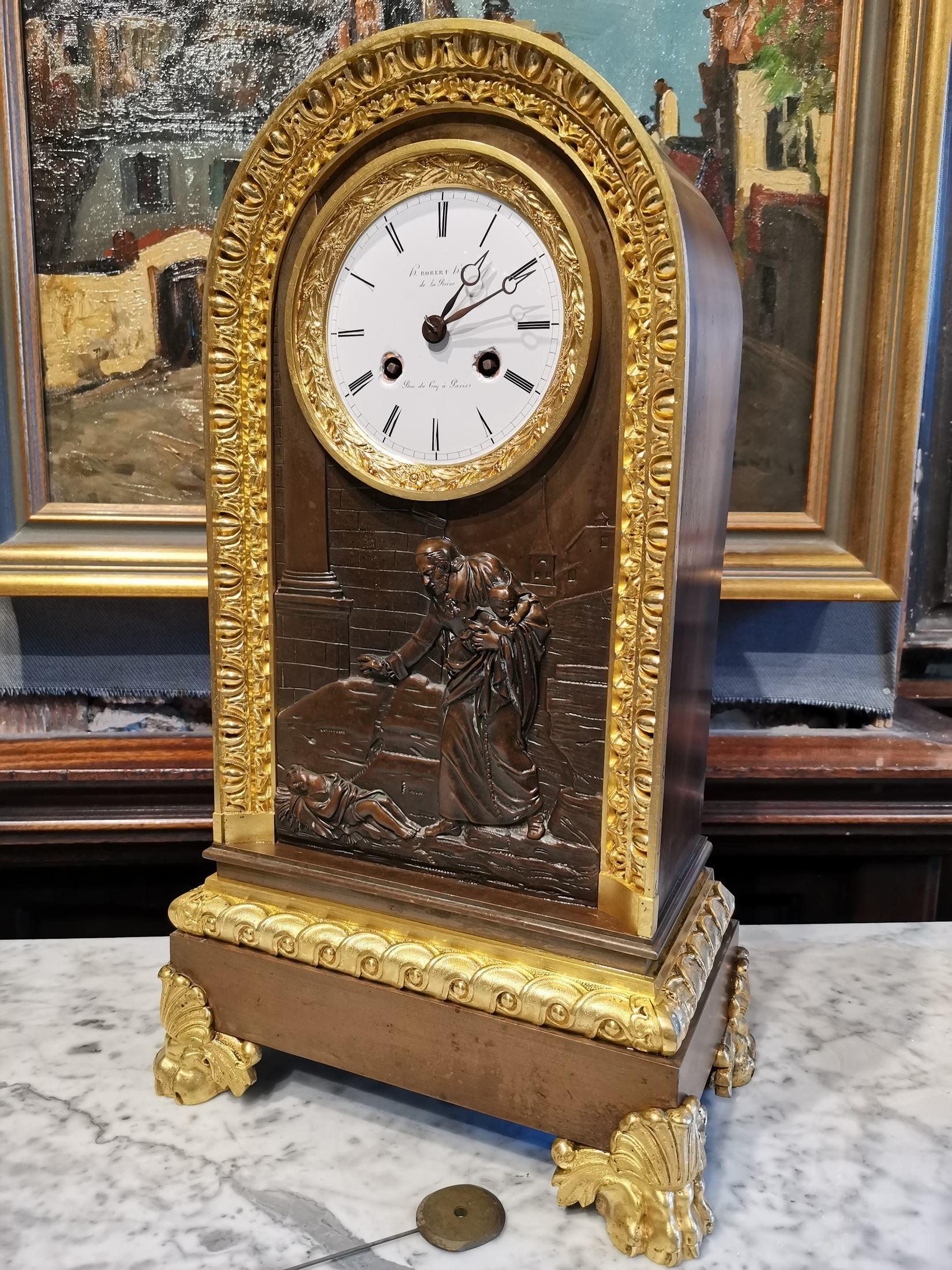 Table Clock in Patinated and Gilded Bronze from the 18th Century For Sale 4