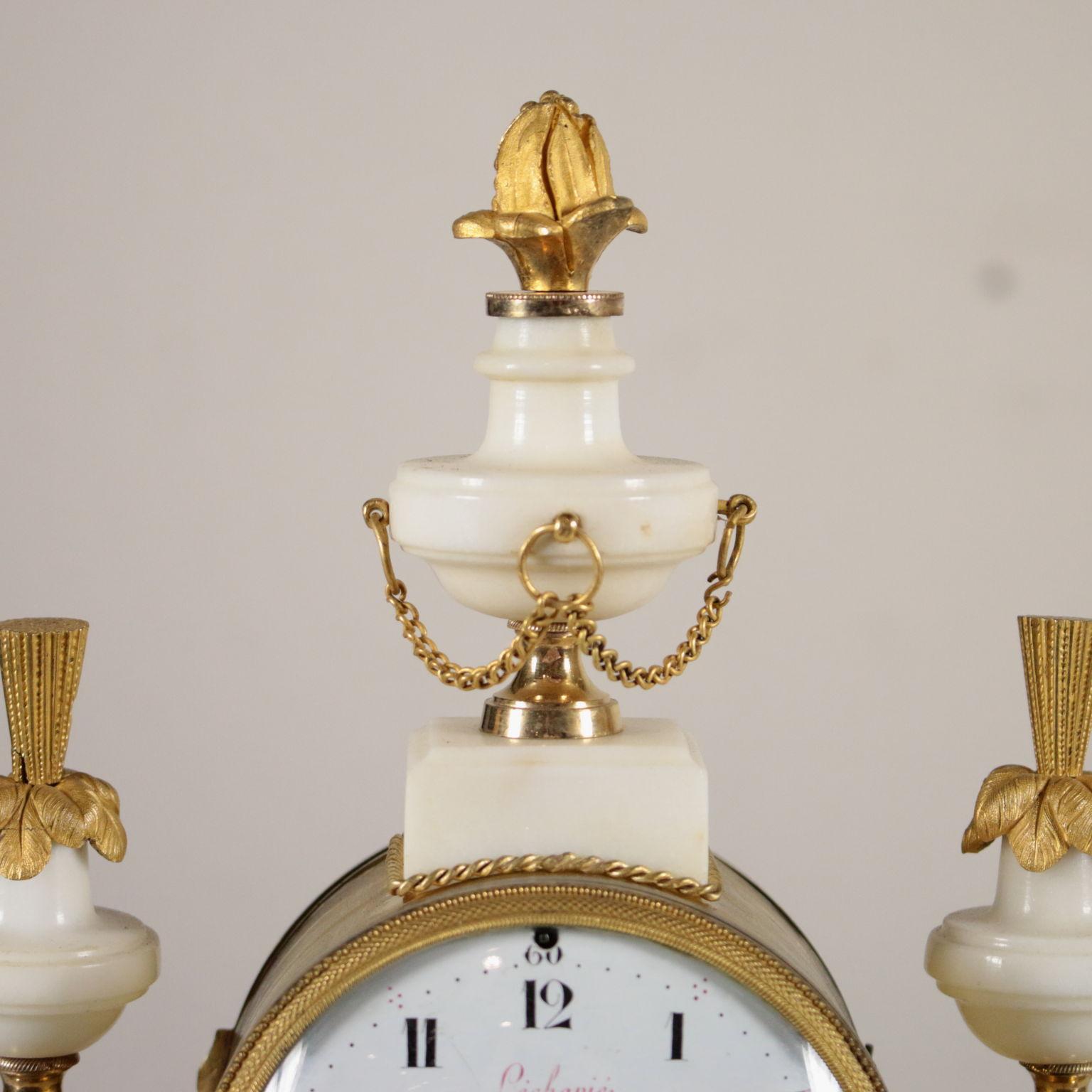 Néoclassique Horloge de table Lèchopiè à Paris Marbre Bronze doré, France, années 1700
