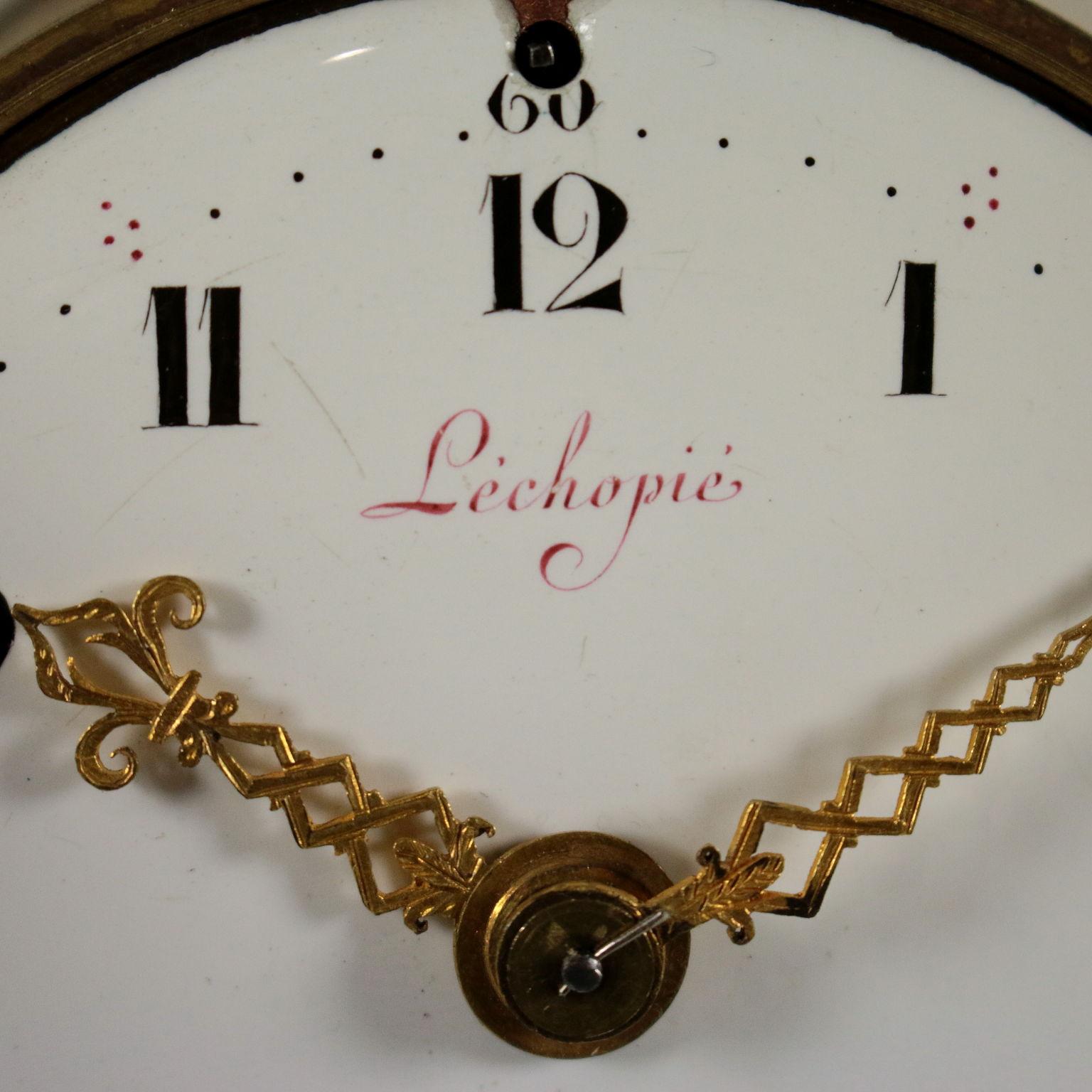 Horloge de table Lèchopiè à Paris Marbre Bronze doré, France, années 1700 Bon état à Milano, IT