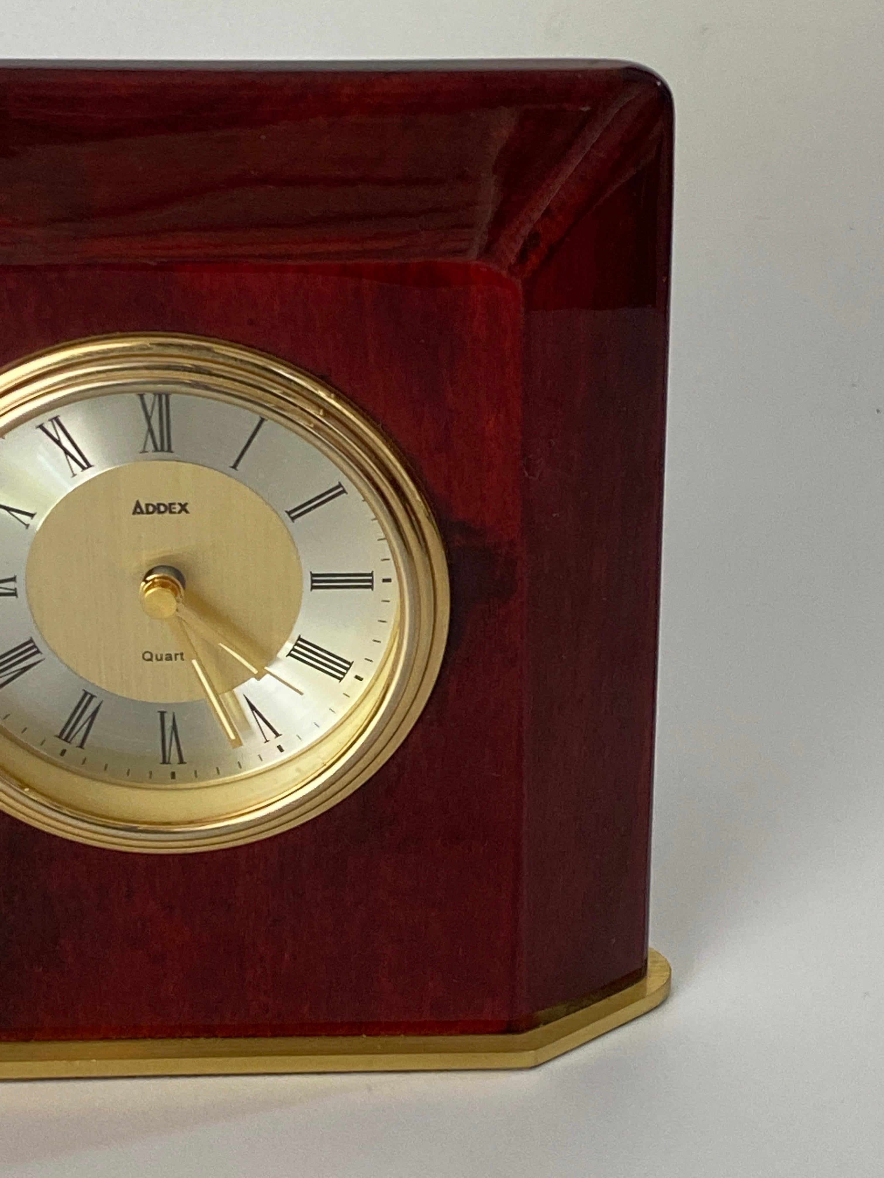 Table Clock, Modern Shape, Burgundy Color, Hard Plastic and Brass, France 1970 In Good Condition For Sale In Auribeau sur Siagne, FR