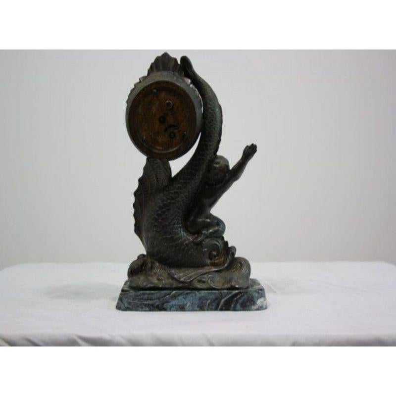 Ep 1900 table clock in spelter decorated with a triton surmounted by a cherub, on a base, the movement certainly does not work. The dimensions are 24 cm high, 15 cm wide and 10 cm deep.

Additional information:
Material: regulates.