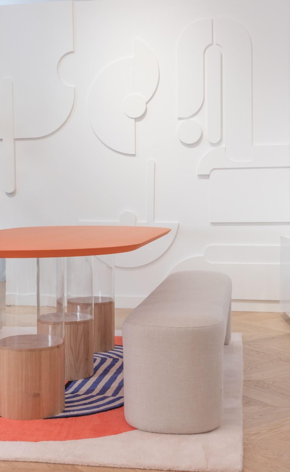 Table Colonne signée par Gigi Design Neuf - En vente à Geneve, CH