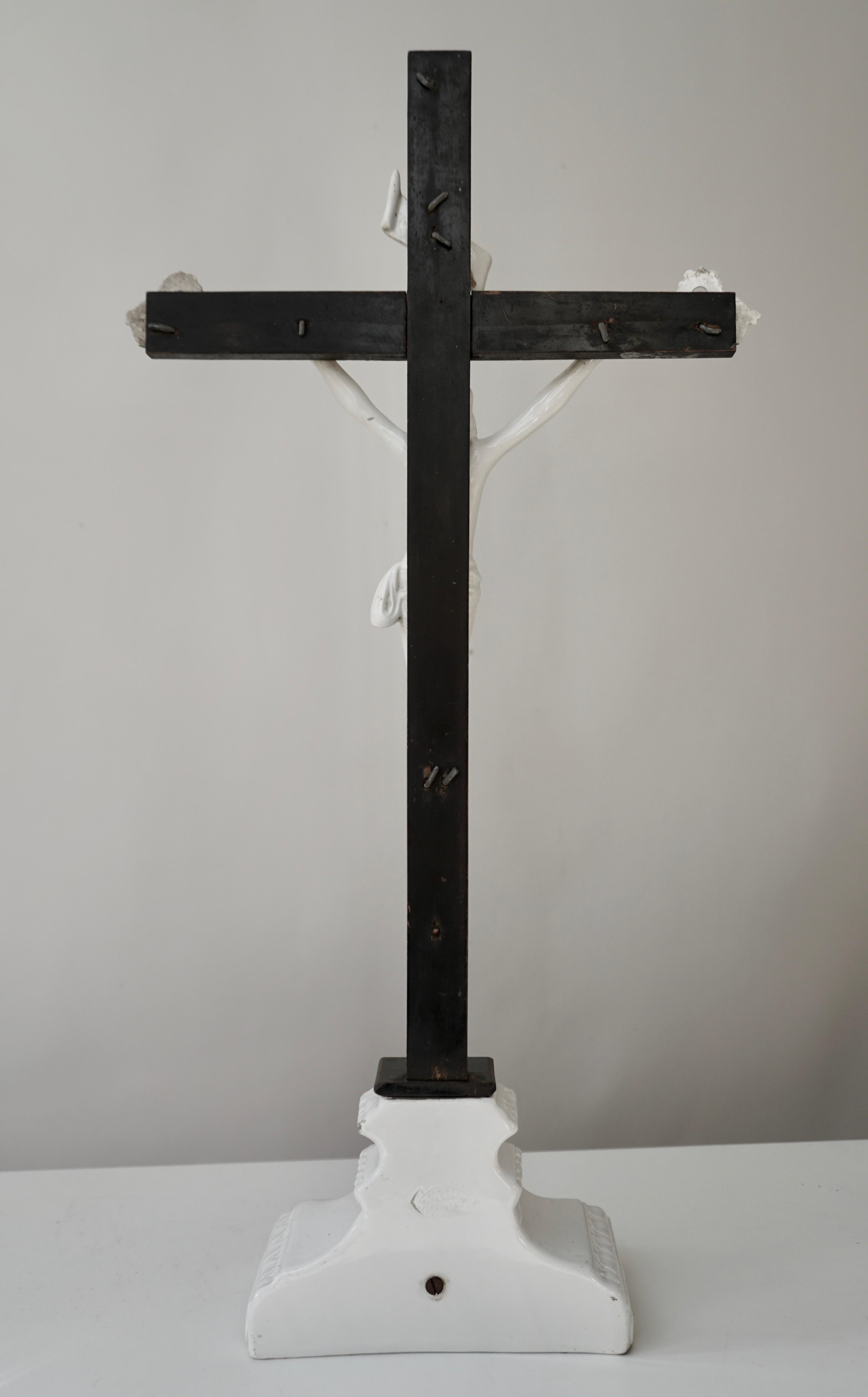 Table Crucifix with Porcelain Corpus of Christ For Sale 3