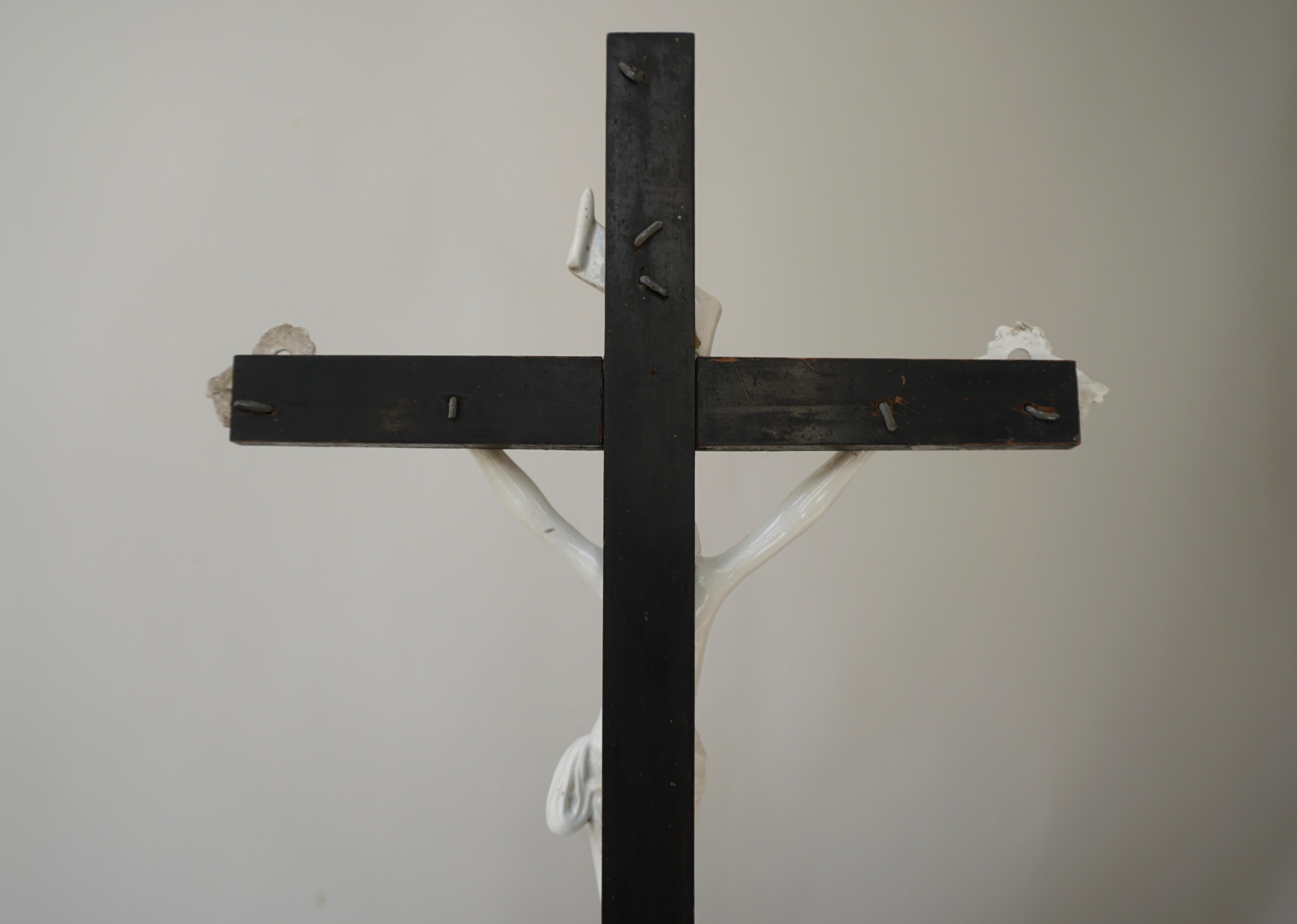 Table Crucifix with Porcelain Corpus of Christ For Sale 4