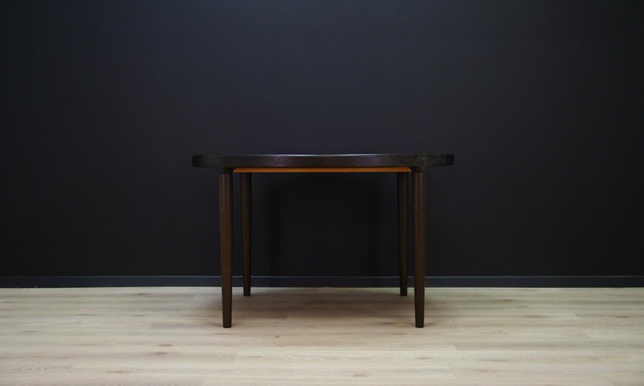 Vintage table from the 1960s-1970s, the structure and top veneered with oak, legs made of solid wood. Item has one external insert. Preserved in good condition (minor scratches and dings) - directly for use.

Measurements: Height 72.5 cm Tabletop