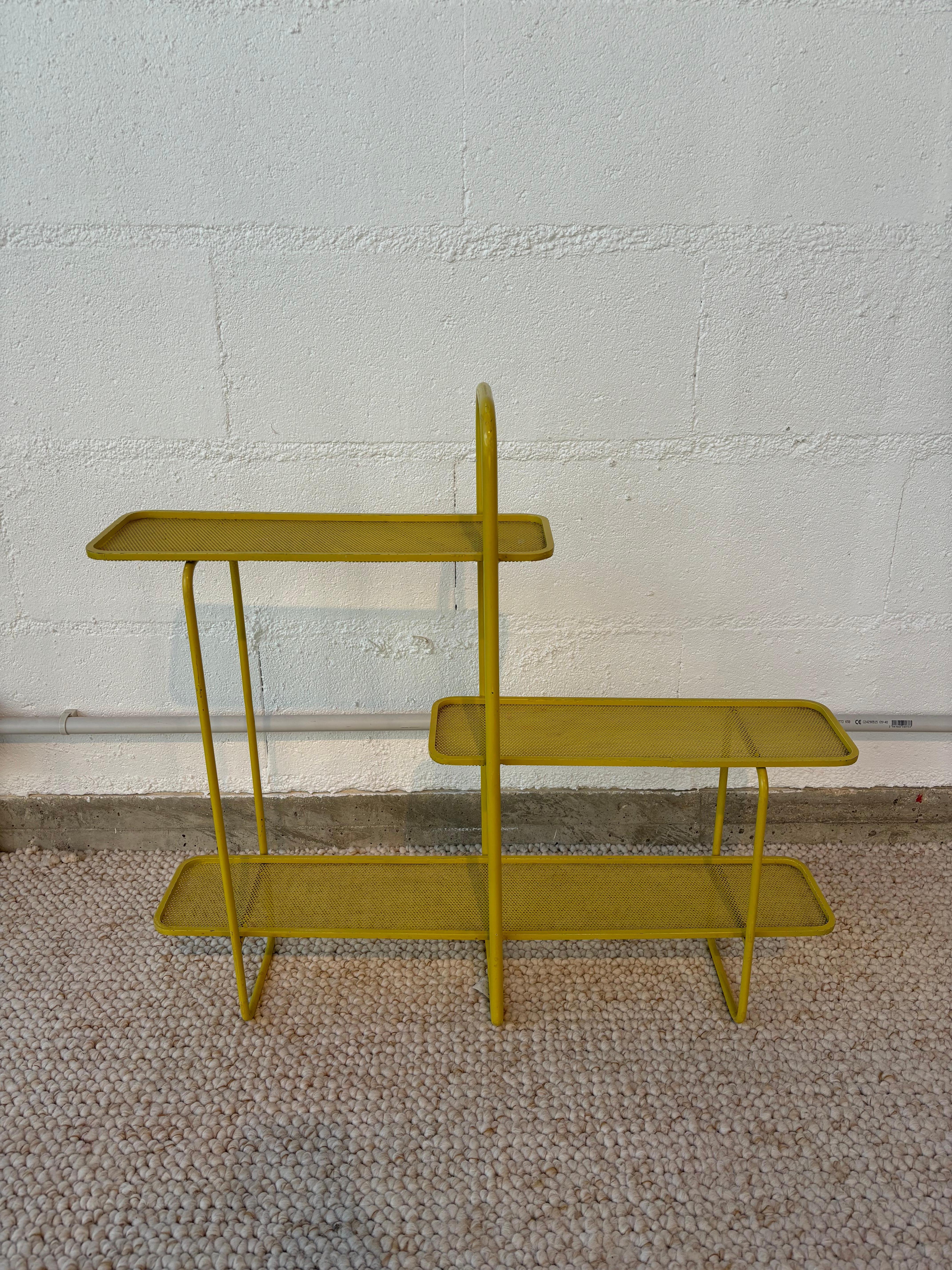 French Table d’appoint à étages par Mathieu Matégot For Sale