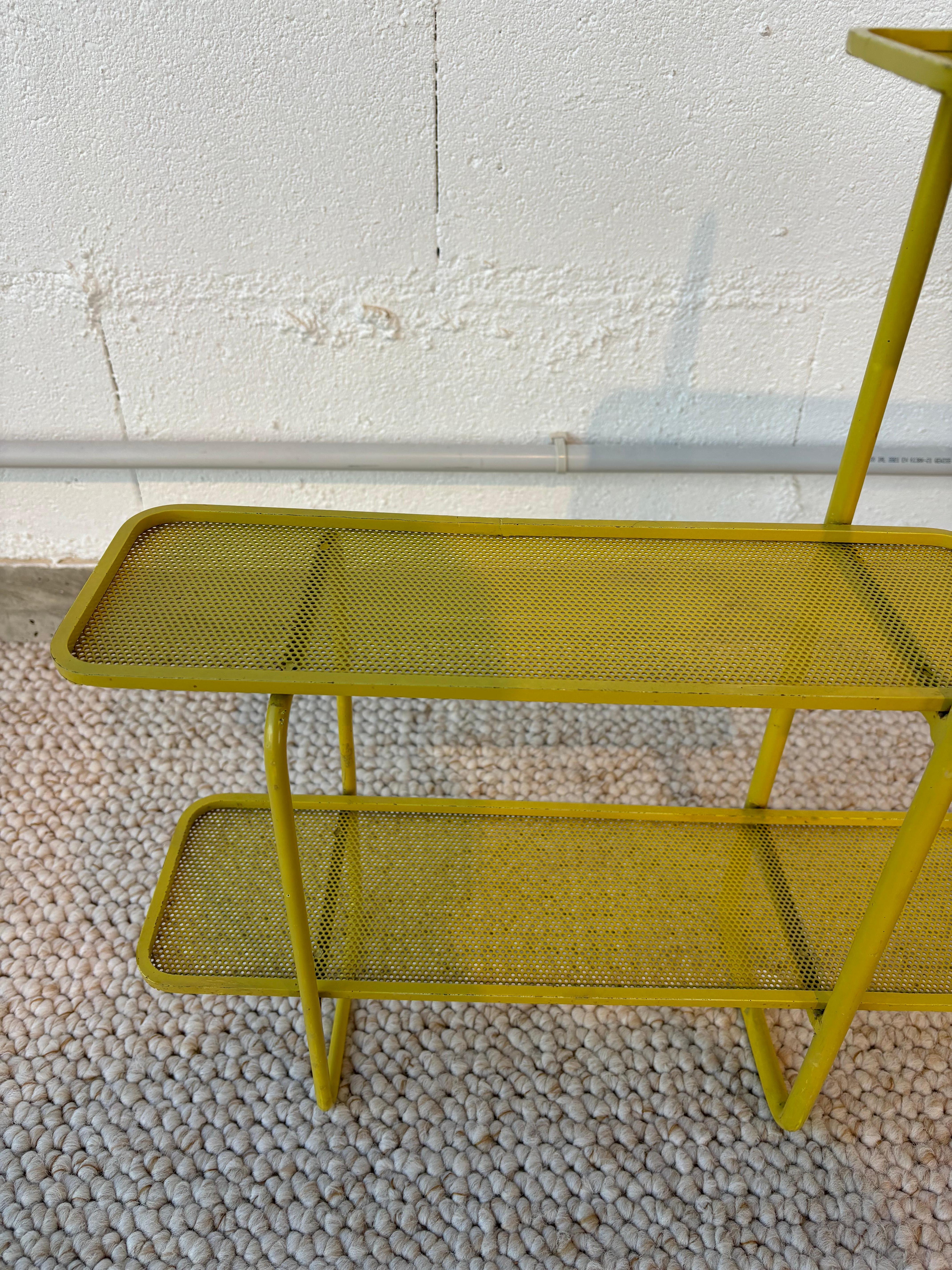 Mid-20th Century Table d’appoint à étages par Mathieu Matégot For Sale