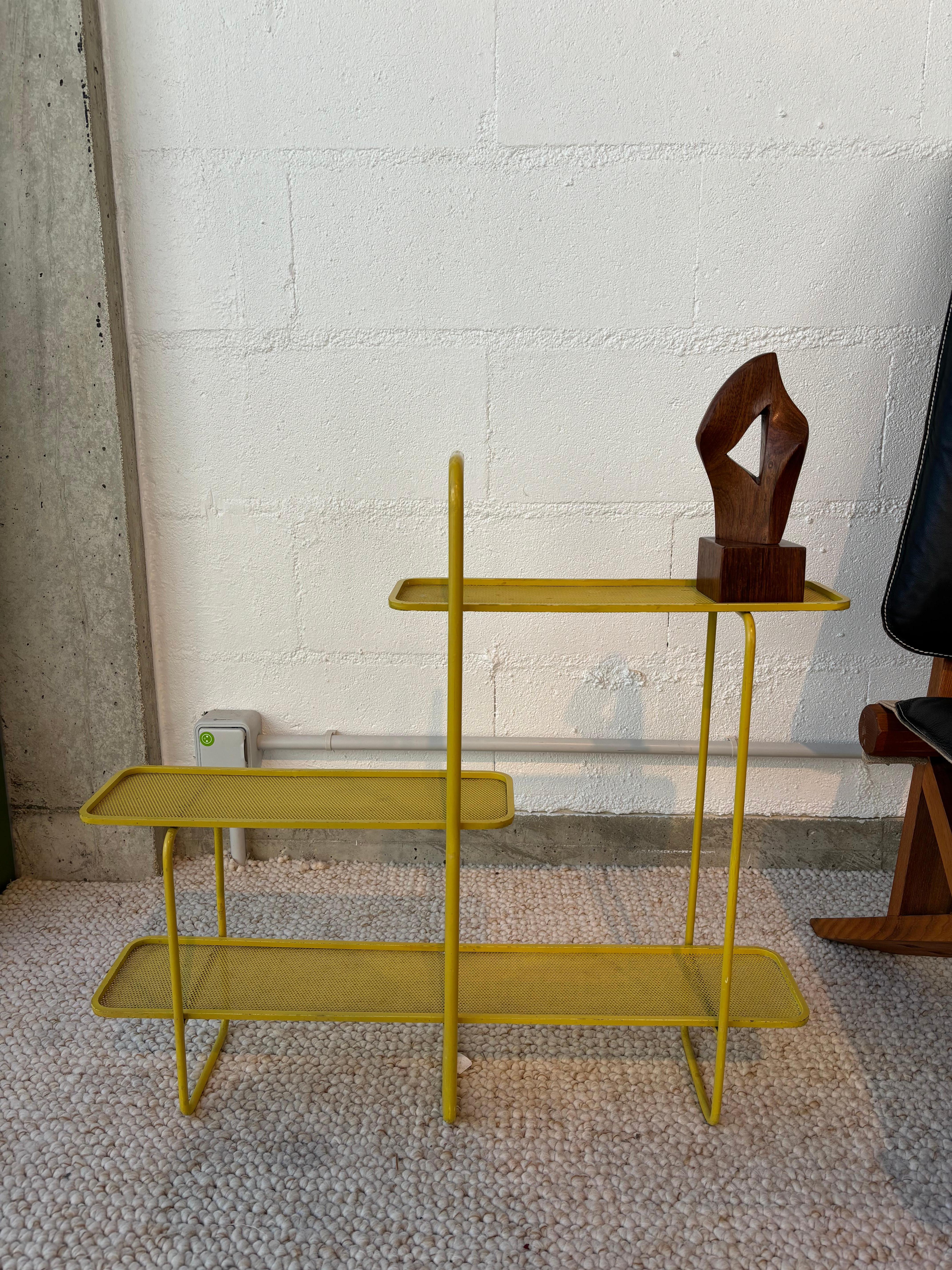 Table d’appoint à étages par Mathieu Matégot For Sale 2