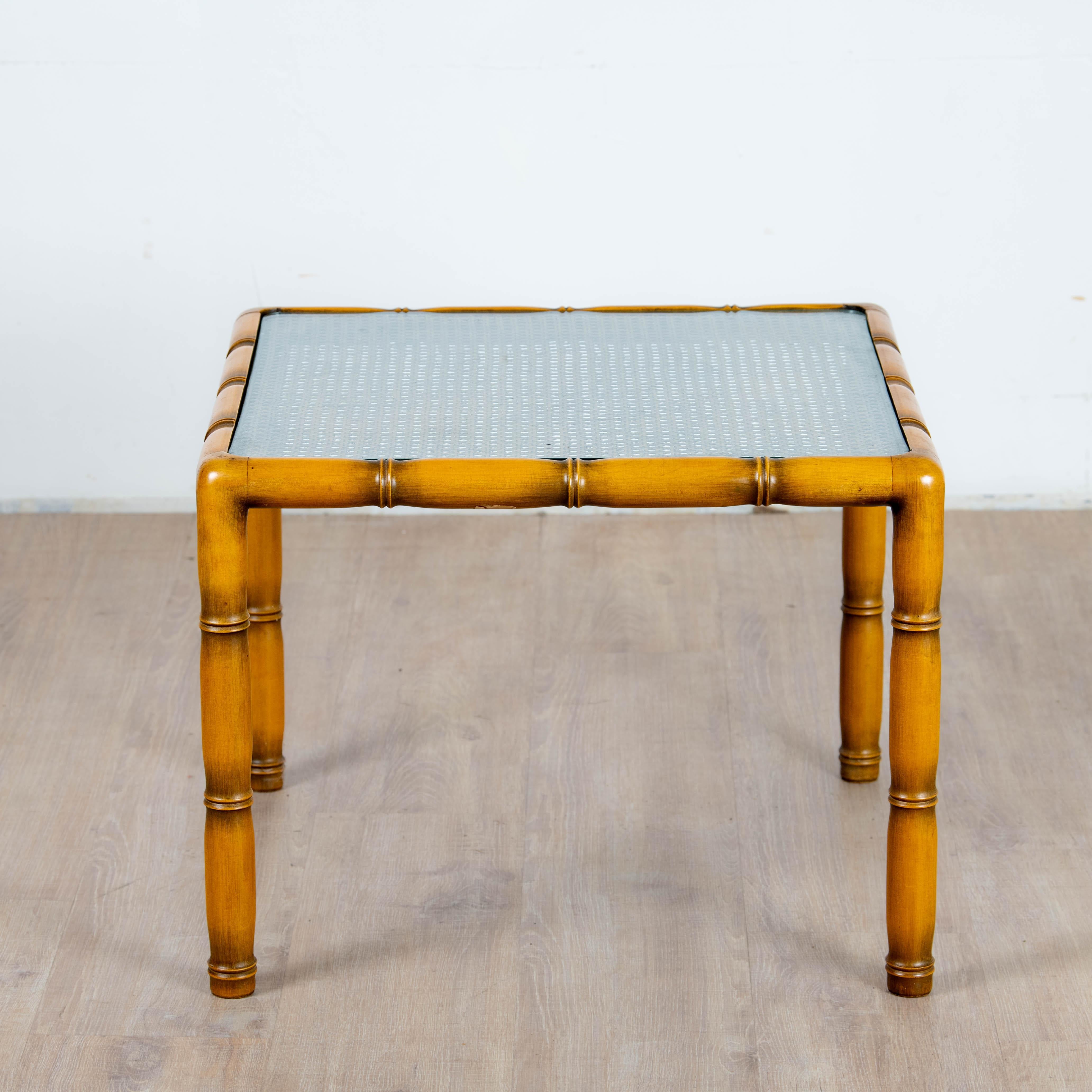 French Table d'appoint en bois bambou, cannage et verre carré, 1970 For Sale