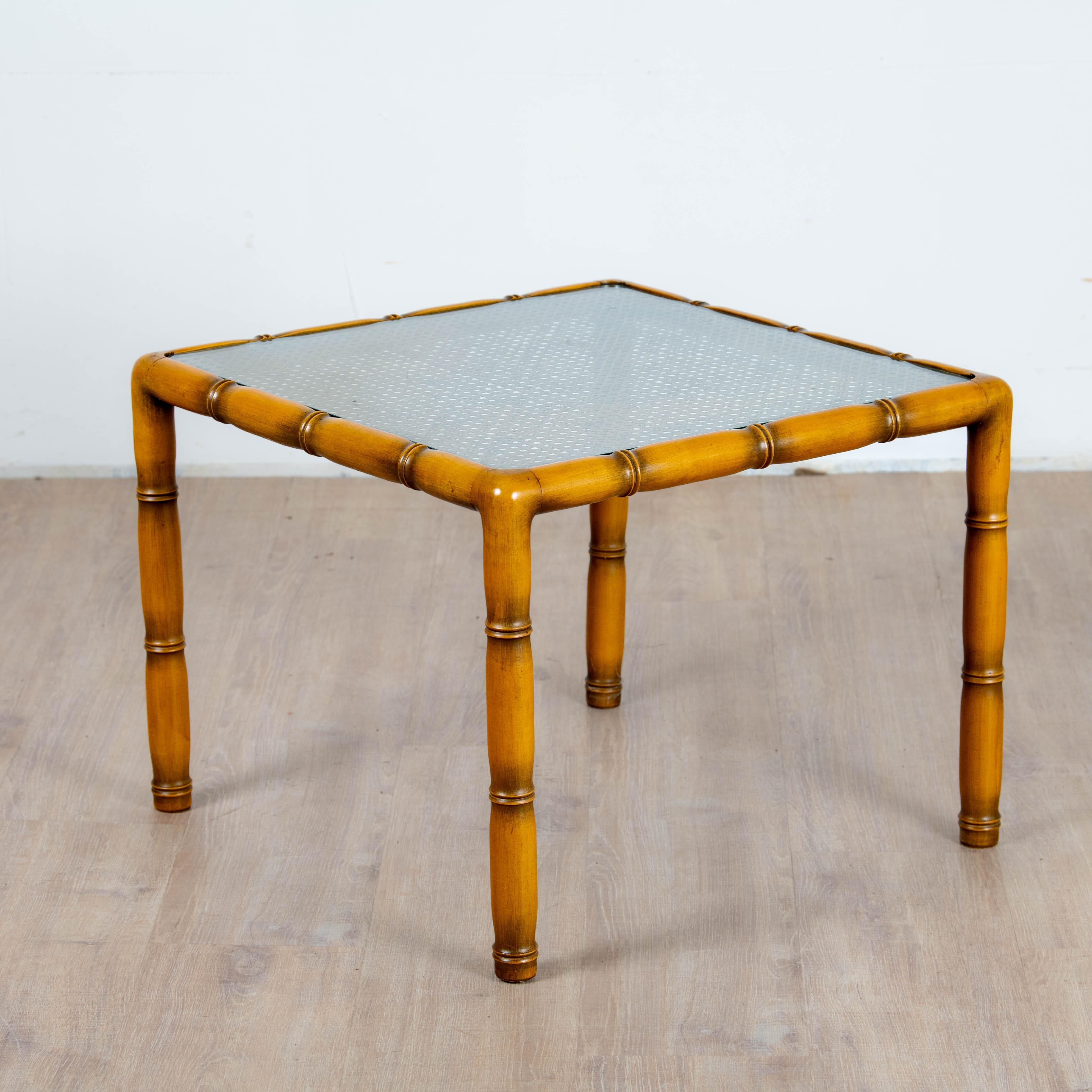 Table d'appoint en bois bambou, cannage et verre carré, 1970 In Excellent Condition For Sale In SAINT-SEVER, FR