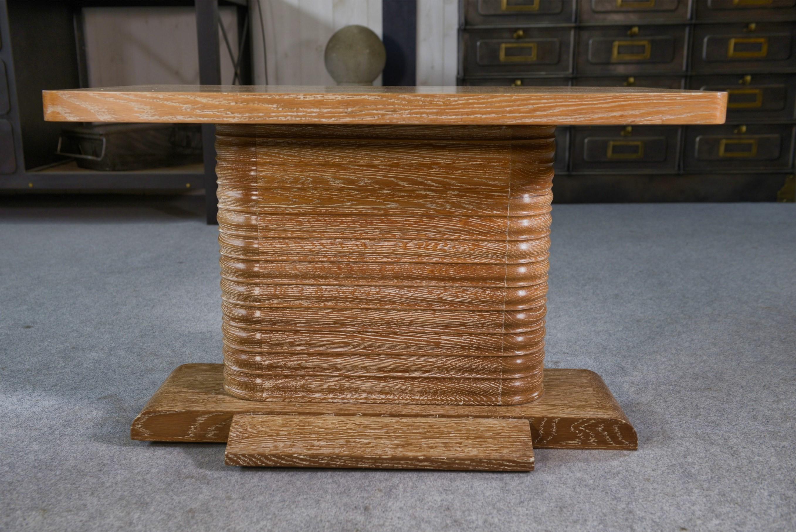 Chêne Table d'appoint en chêne massif attribué à Gaston Poisson 1960's en vente