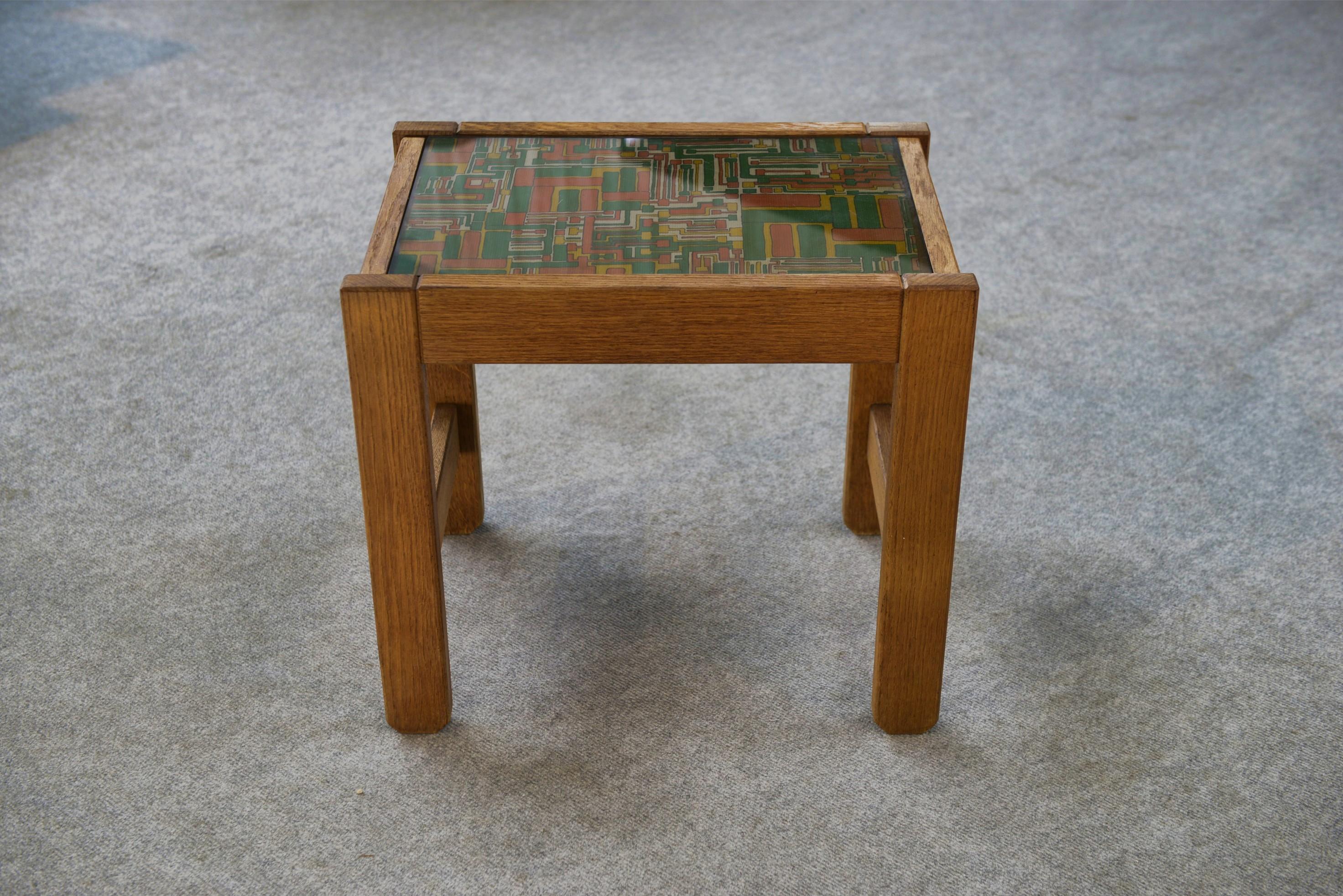 Table d'appoint en chêne massif plateau décor en tissu dans le goût de Guillerme et Chambron 1960's
