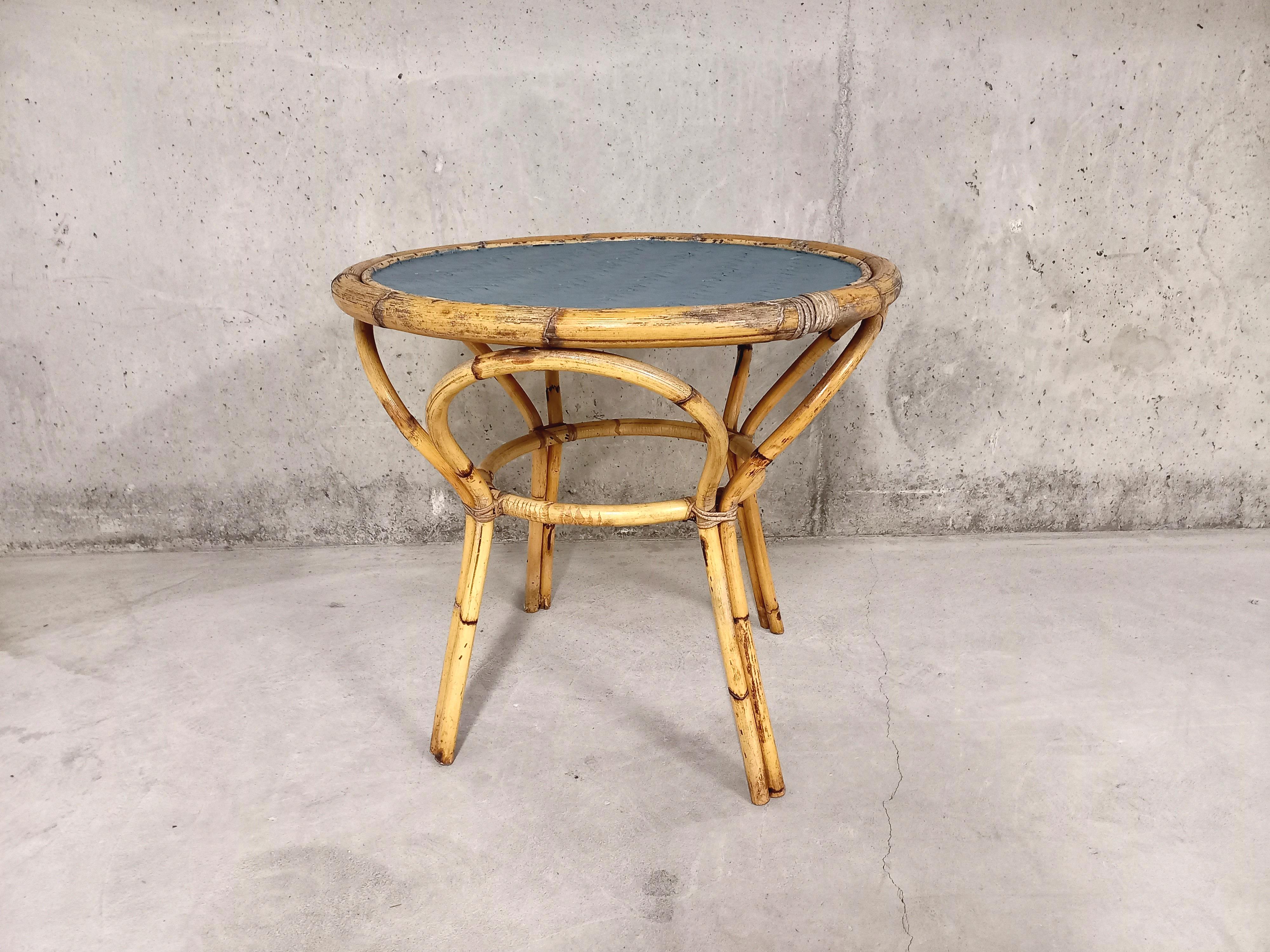 French Table d’appoint en rotin vintage années 60 For Sale
