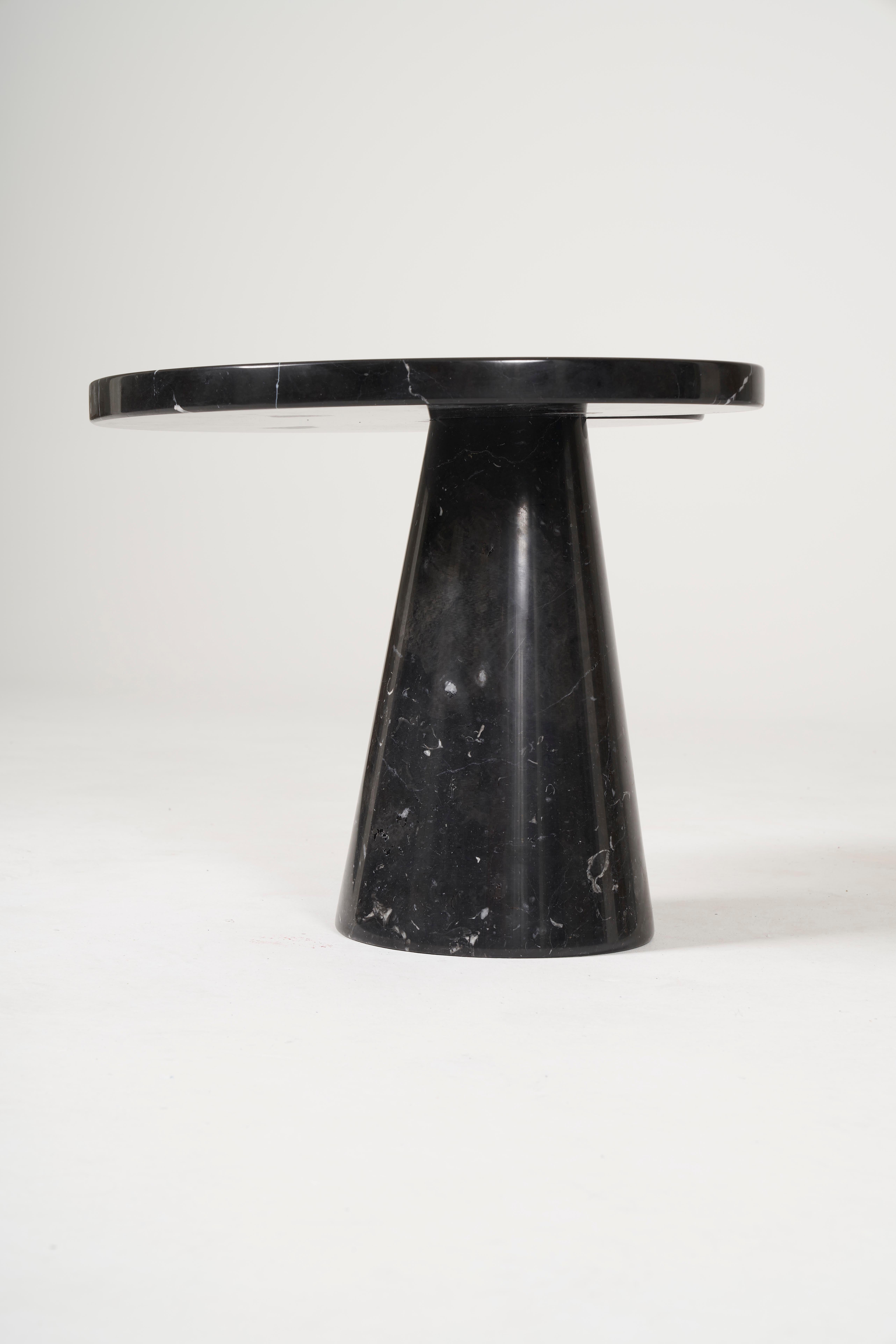 Eros side table (tall model) in Nero Marquina marble by Italian designer Angelo Mangiarotti, created in 1971 for Skipper. A flagship table from the 1970s, conceived by an exceptional designer known for his controlled approach to materials. Minor