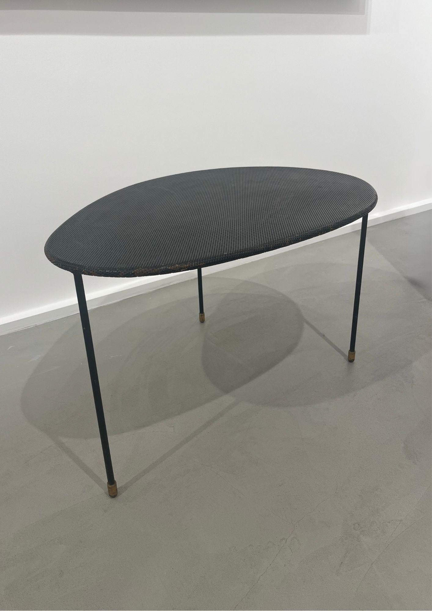 Schmiedeeiserner Beistelltisch des französischen Designers Mathieu Matégot
