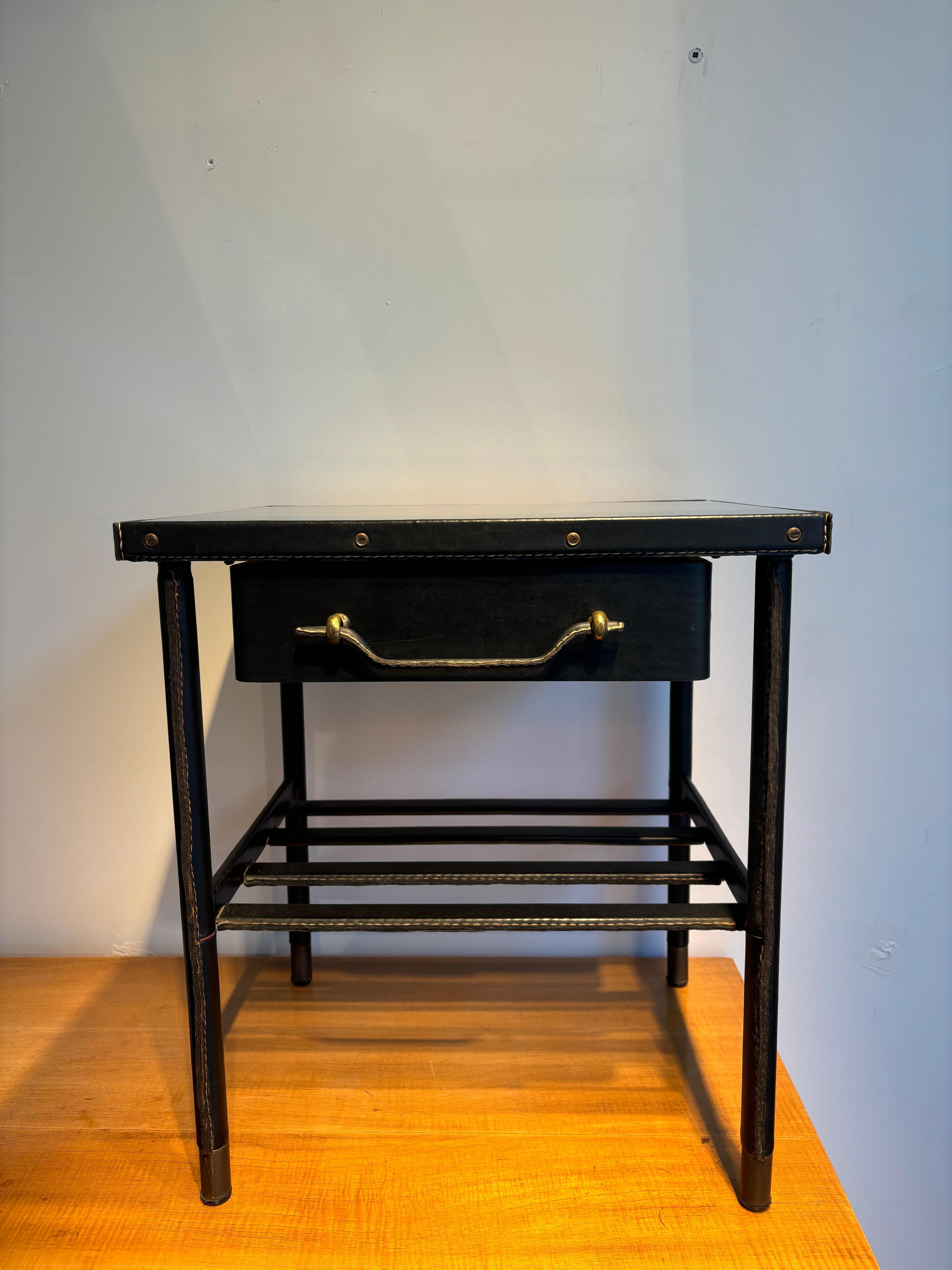 Mid-Century Modern Table d’appoint par Jacques Adnet For Sale
