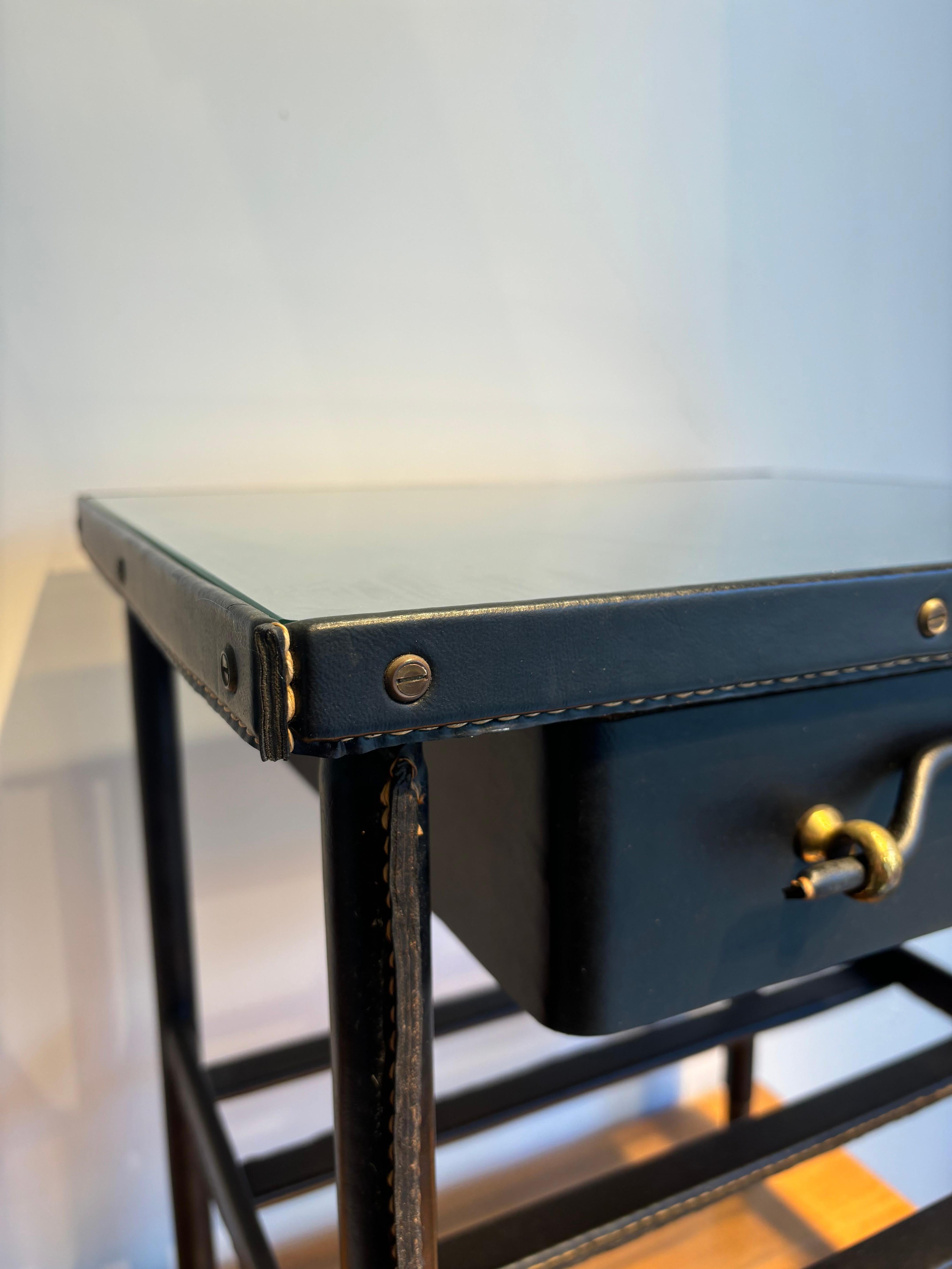 Table d’appoint par Jacques Adnet In Excellent Condition For Sale In SAINT-OUEN-SUR-SEINE, FR