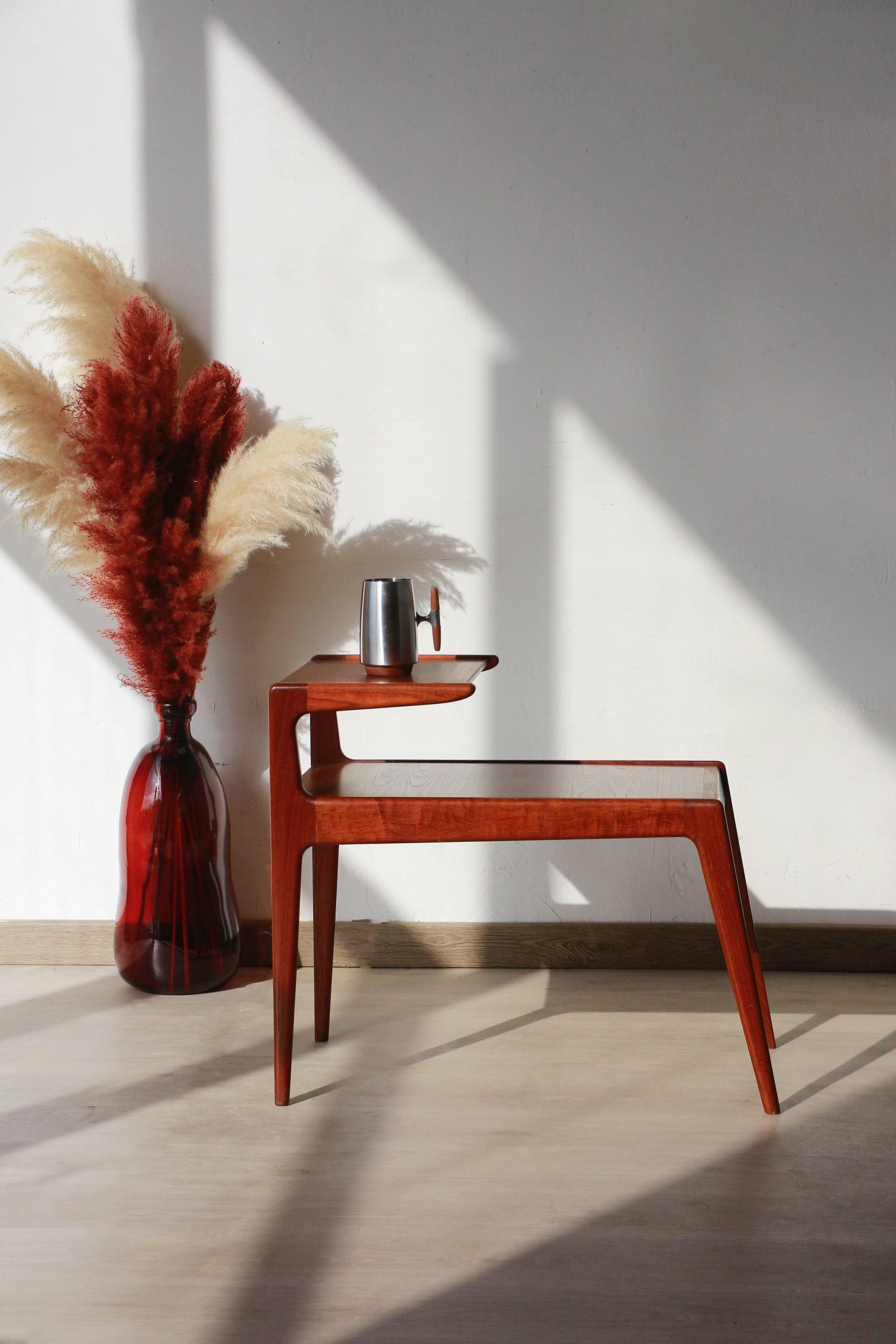 Hardwood Table d'appoint scandinave en teck à double plateau - Kurt Ostervig For Sale