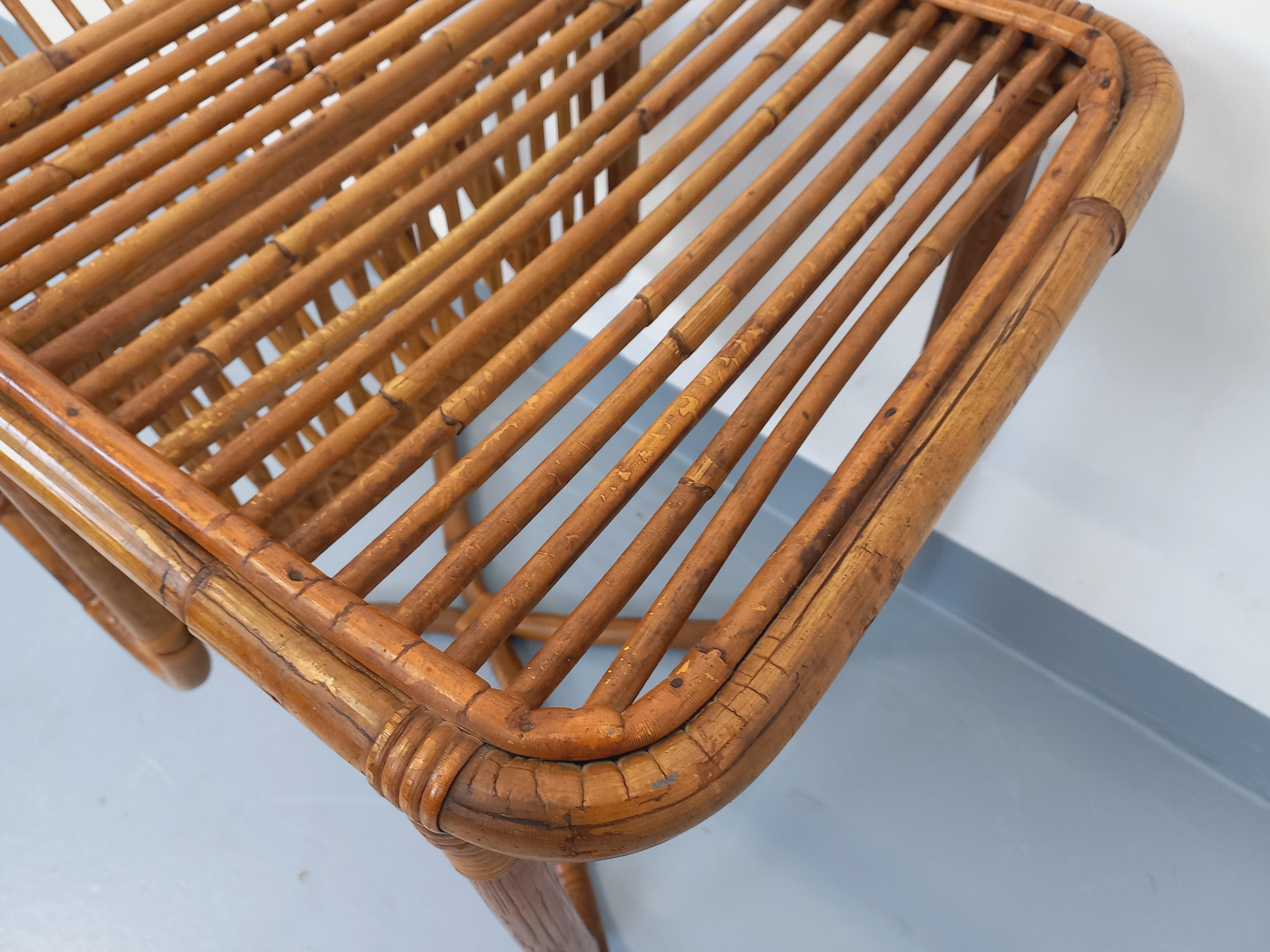 Table d'appoint / table basse avec porte-revue en rotin vintage années 60 en vente 2