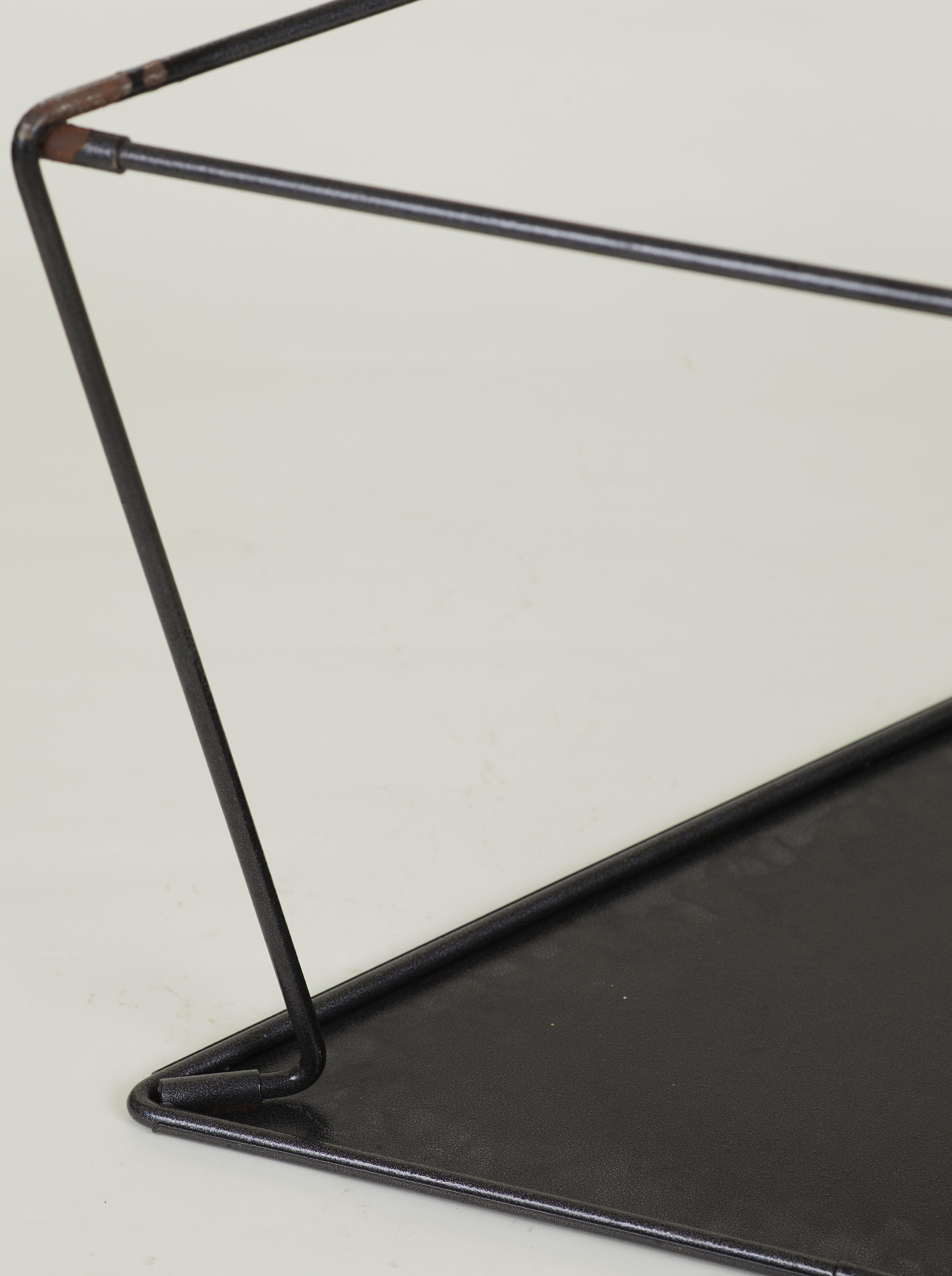 Table d'appoint triangulaire OTI Ikea vintage par Niels Gammelgaard Circa 1980 Moderno en venta