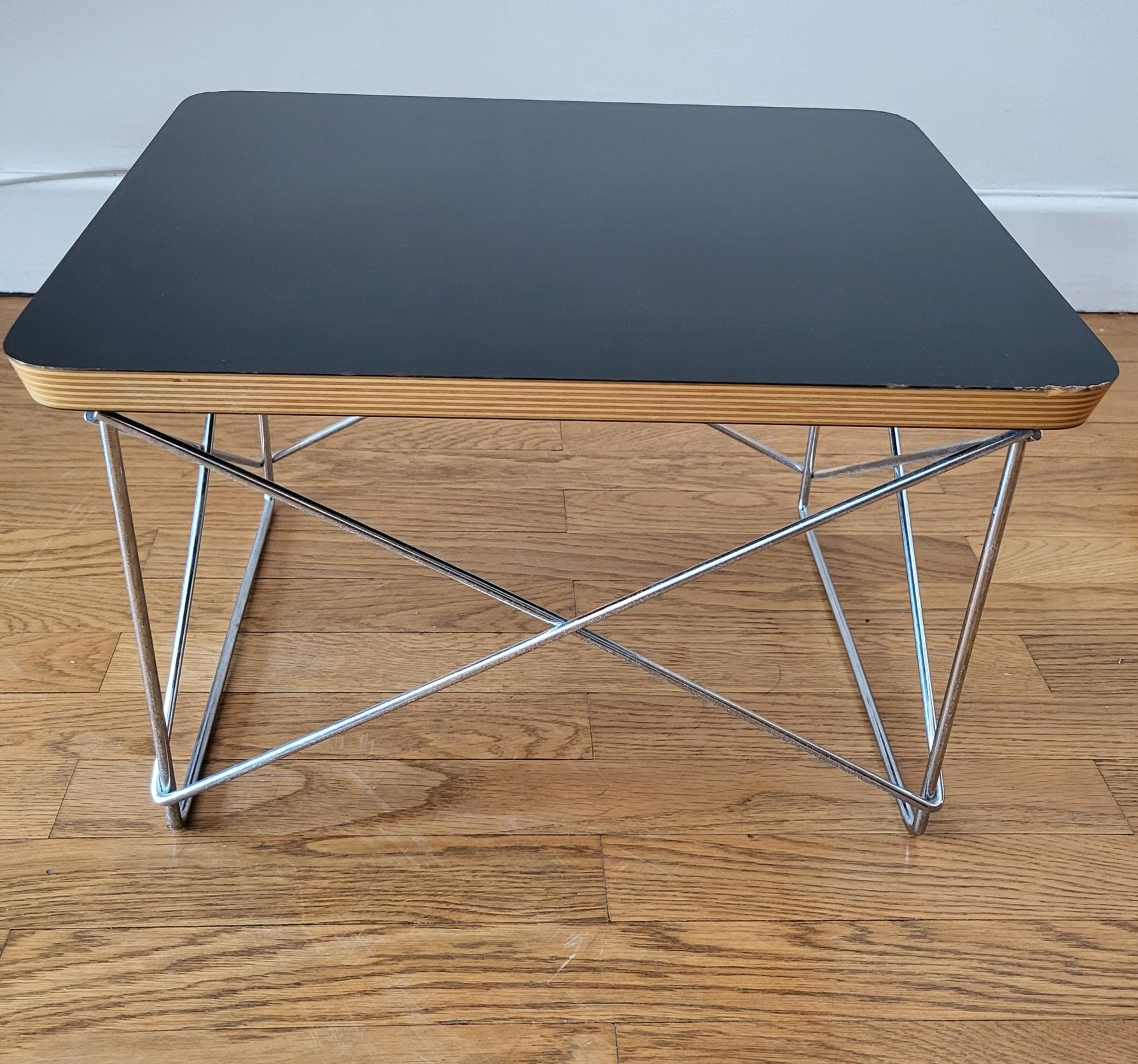 Table  de Charles et Ray Eames par Vitra Design Museum Edition 1999 design 1950 For Sale 3