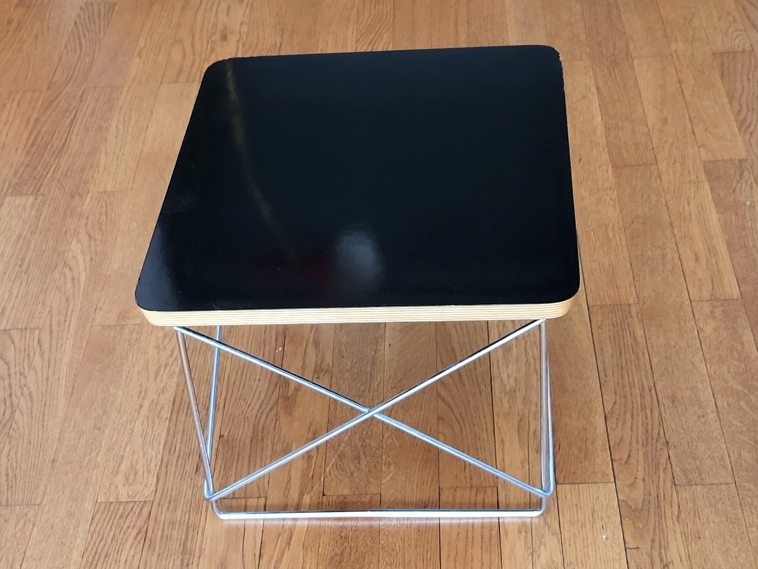 Table  de Charles et Ray Eames par Vitra Design Museum Edition 1999 design 1950 In Good Condition For Sale In London, England