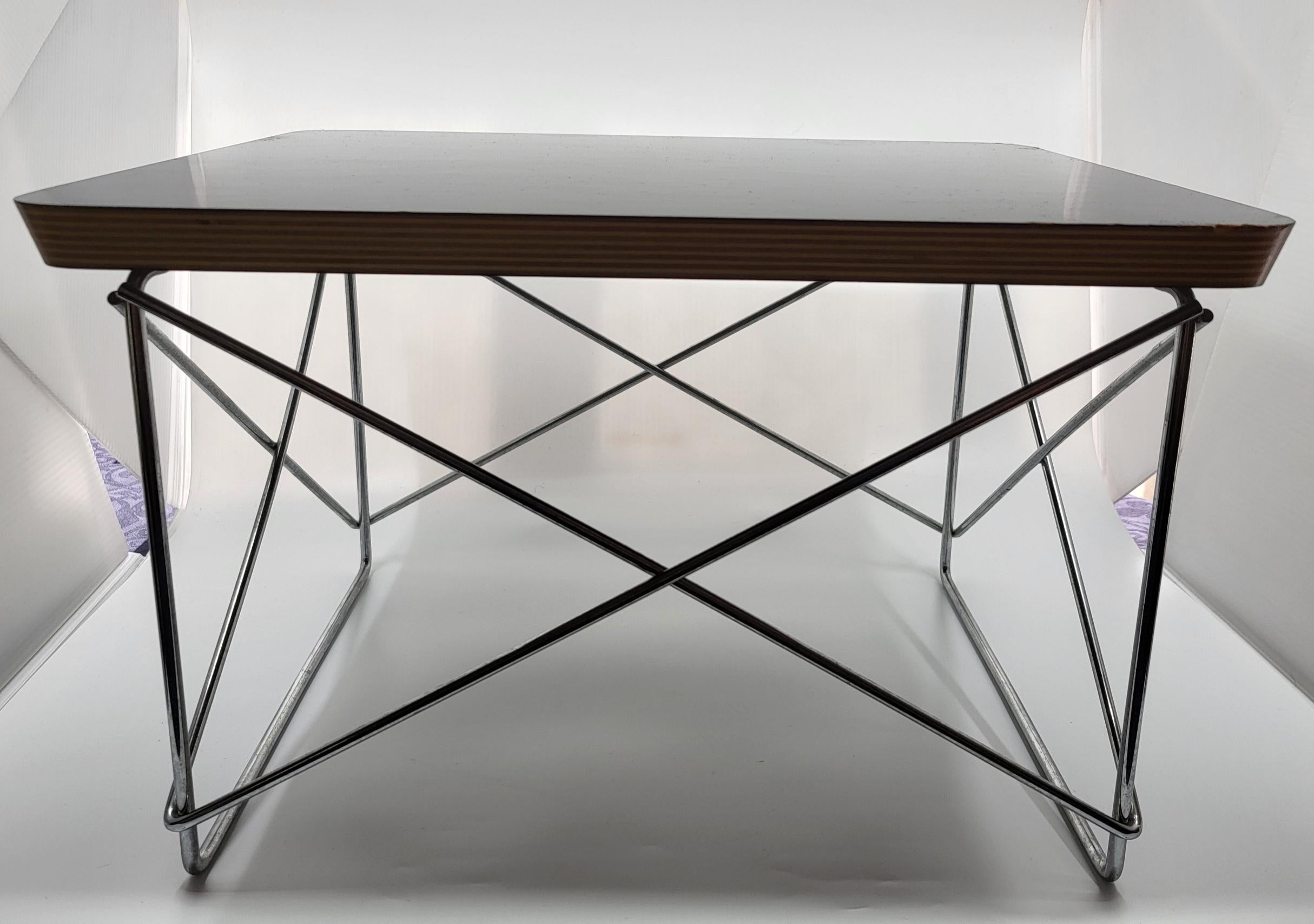 Late 20th Century Table  de Charles et Ray Eames par Vitra Design Museum Edition 1999 design 1950 For Sale