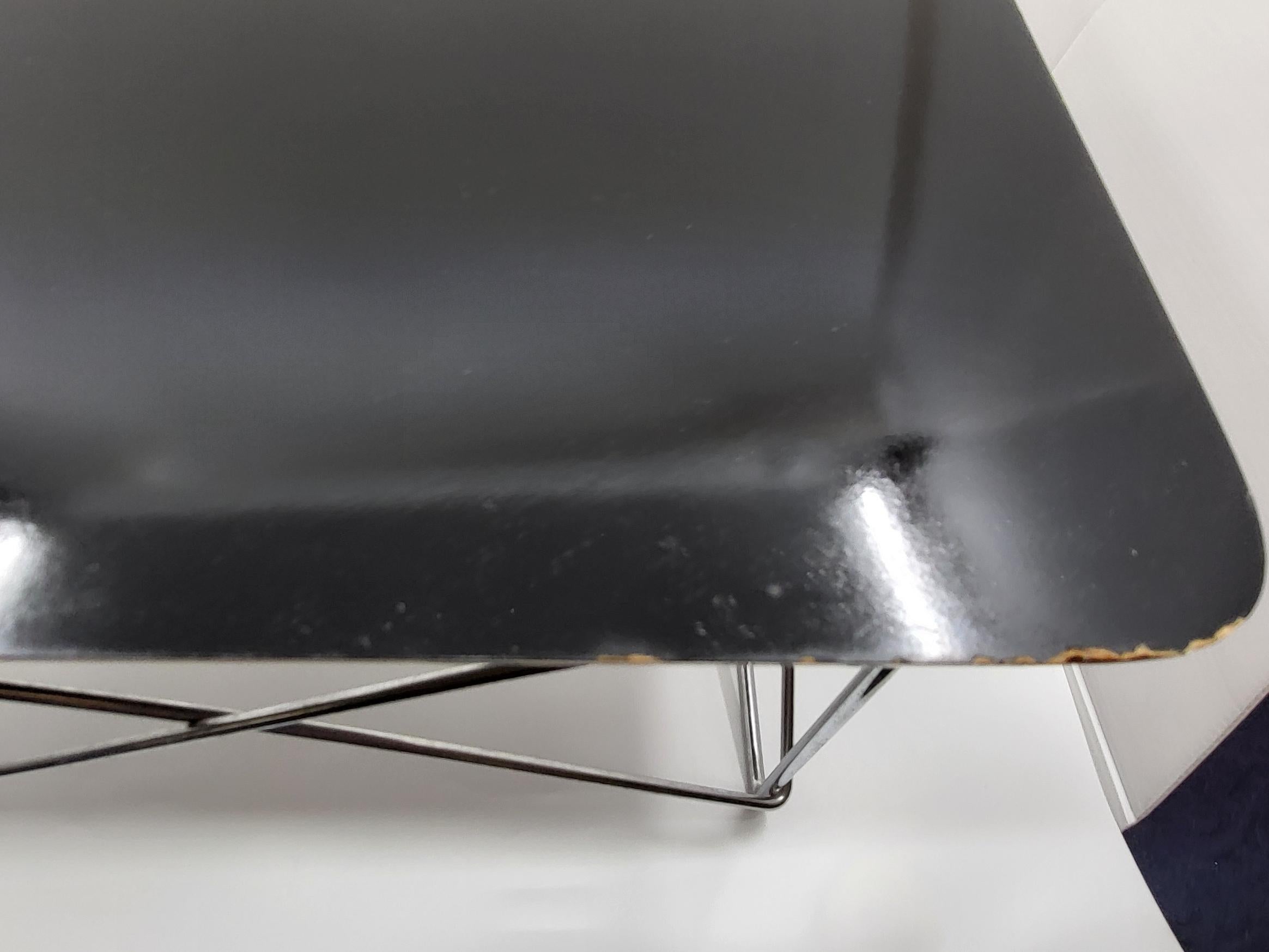 Metal Table  de Charles et Ray Eames par Vitra Design Museum Edition 1999 design 1950 For Sale