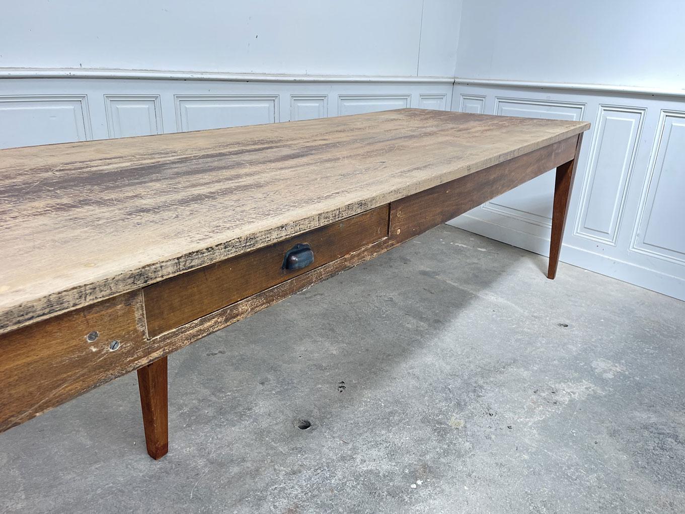 Table de ferme des années 1920 en Bueno estado para la venta en ALBIGNY-SUR-SAÔNE, FR