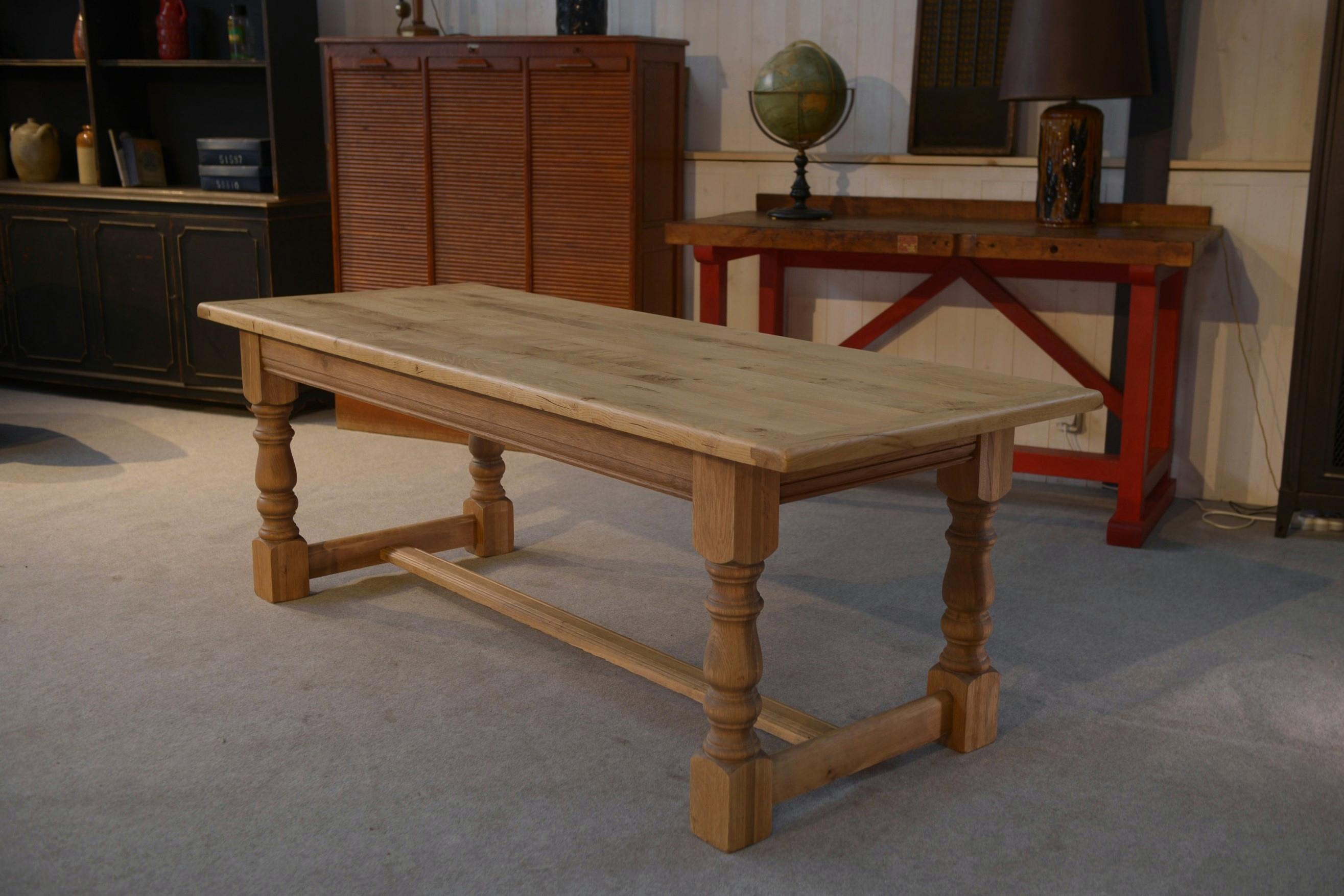 Table de ferme en chêne massif 1950's mediados del siglo XX en venta