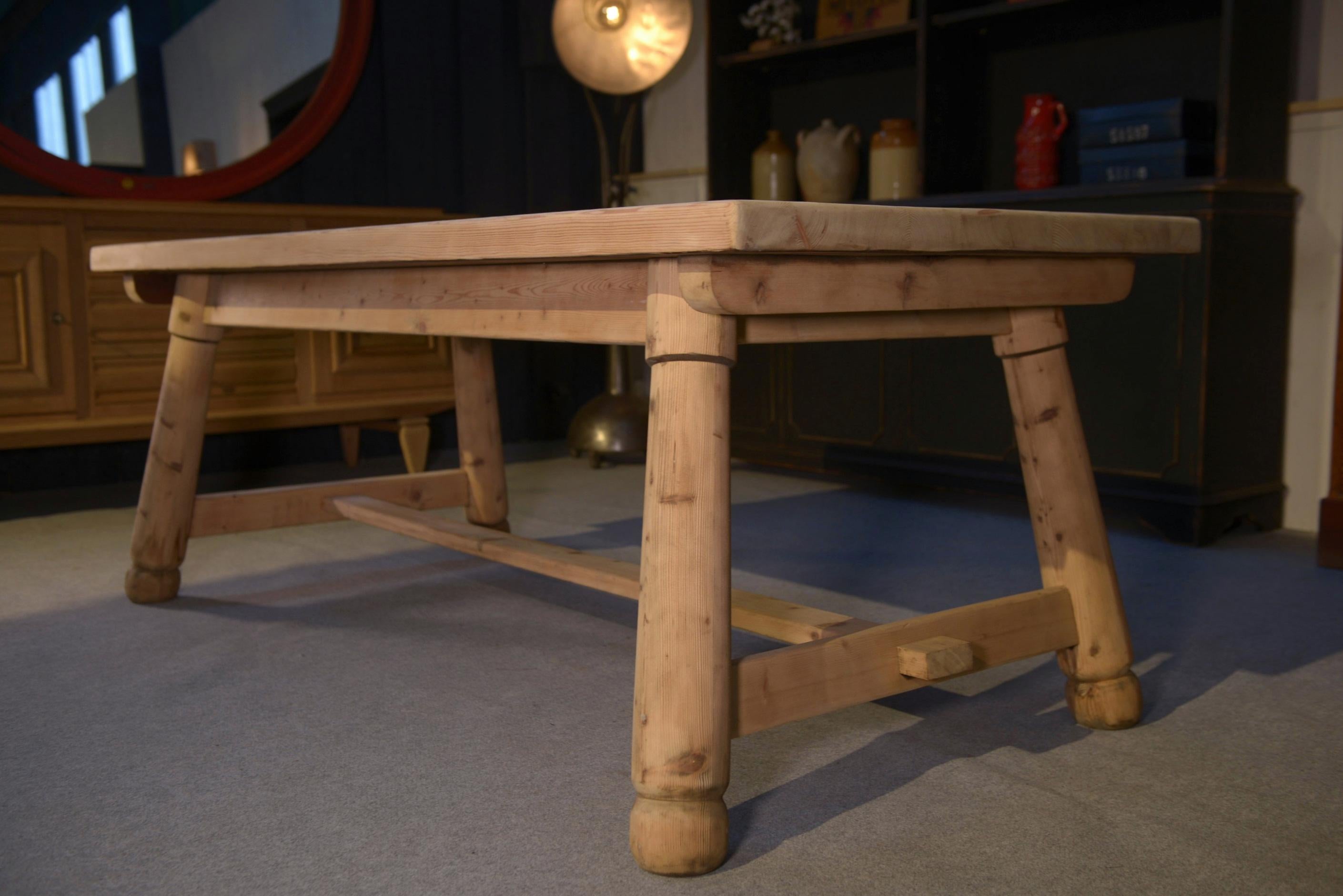 Pine Table de ferme en pin brut brutaliste Georges Robert 1960's For Sale