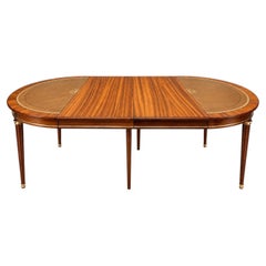 Table de salle à manger extensible – Style Louis XVI – Acajou, cuir, laiton