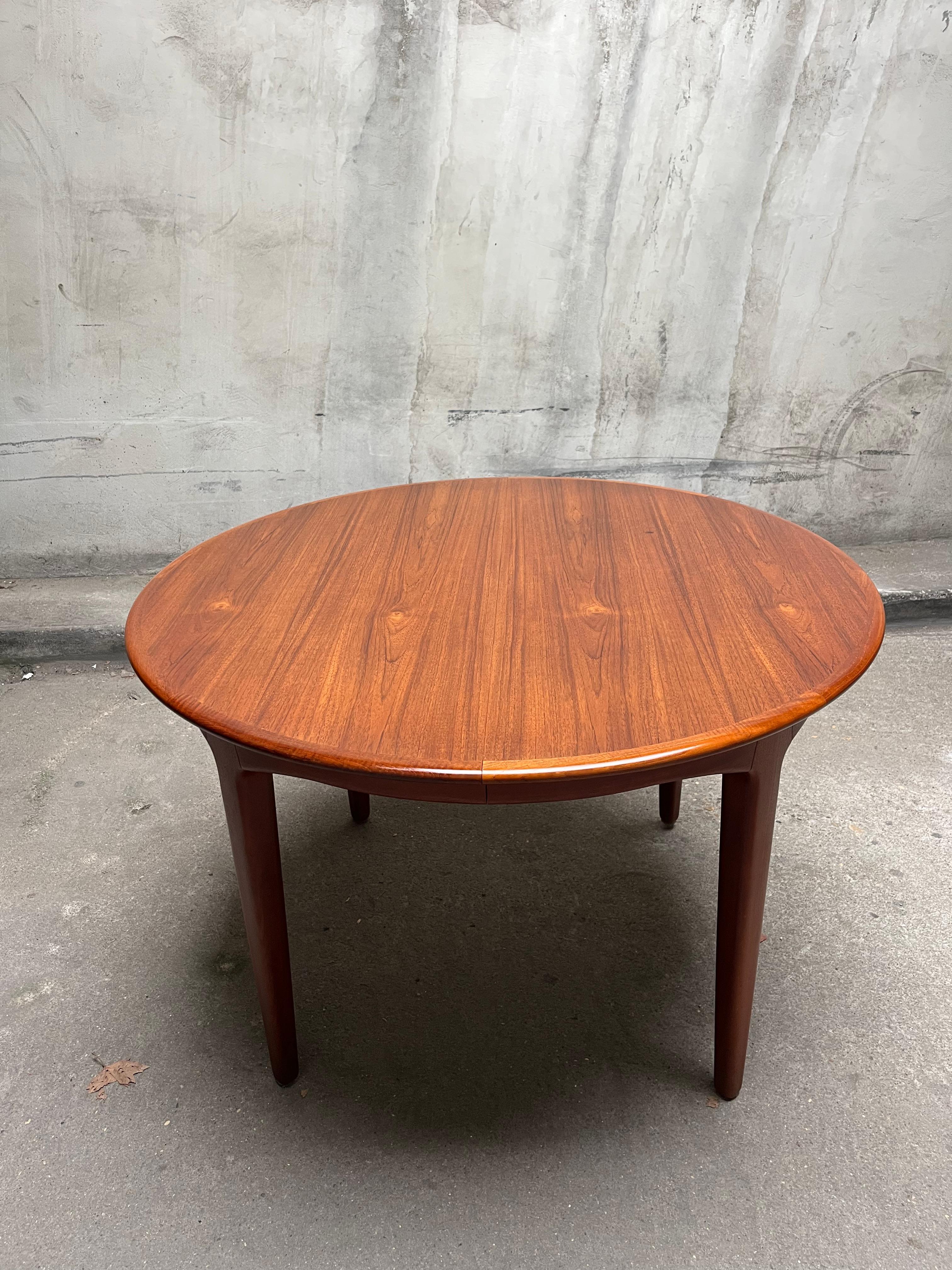 Scandinavian Modern Table de salle à manger Henning Kjaernulf vintage 1960 danoise