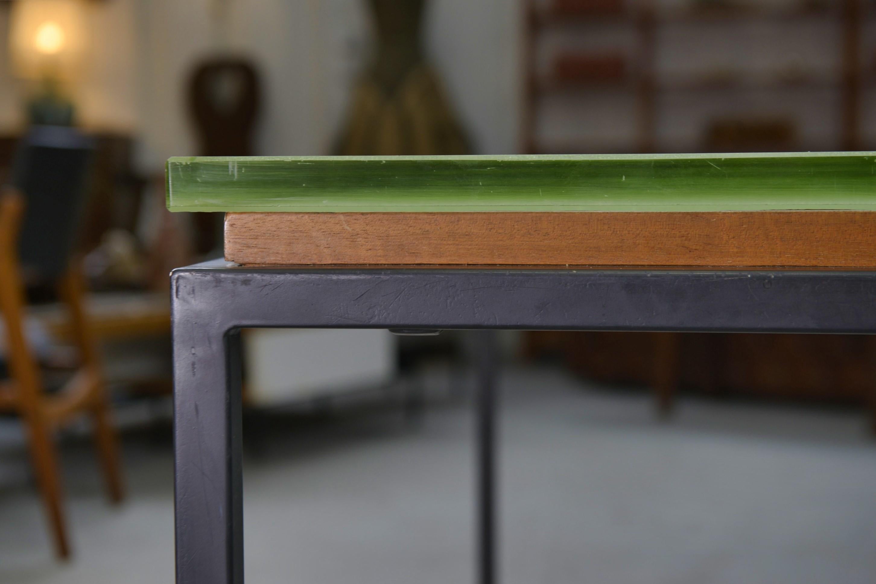 Français Table design en verre Saint Gobain et métal laqué noir 1960's en vente