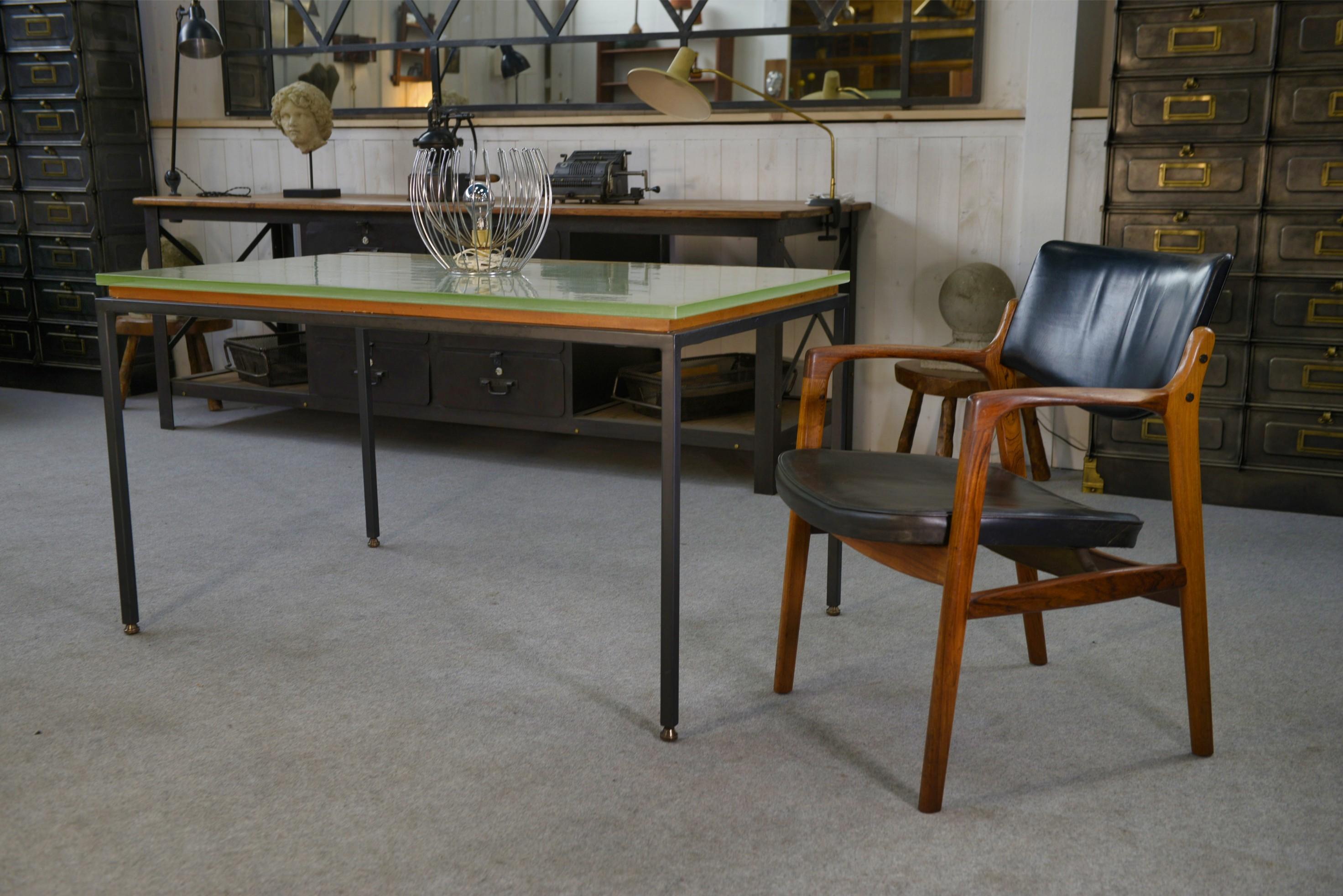 Table design en verre Saint Gobain et métal laqué noir 1960's en vente 2