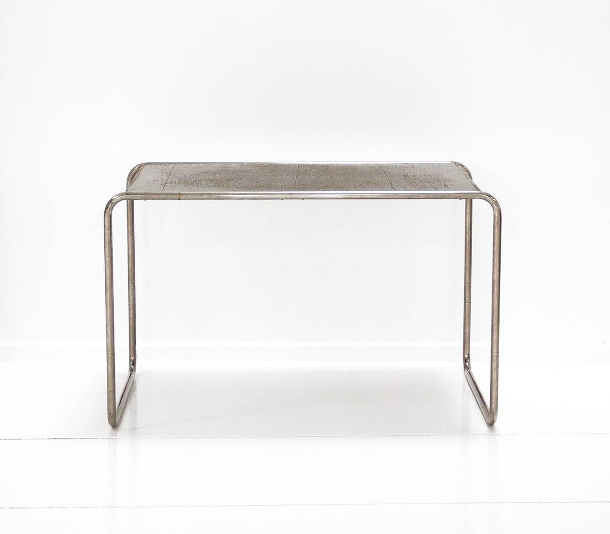 A dining table designed by Marcel Breuer. The base of the table is made of chromed tubular steel and on the top a lacquered wood. Swiss manufacture under Thonet license,
circa 1930, United Kingdom.
Provenance: Collection Belge.
  