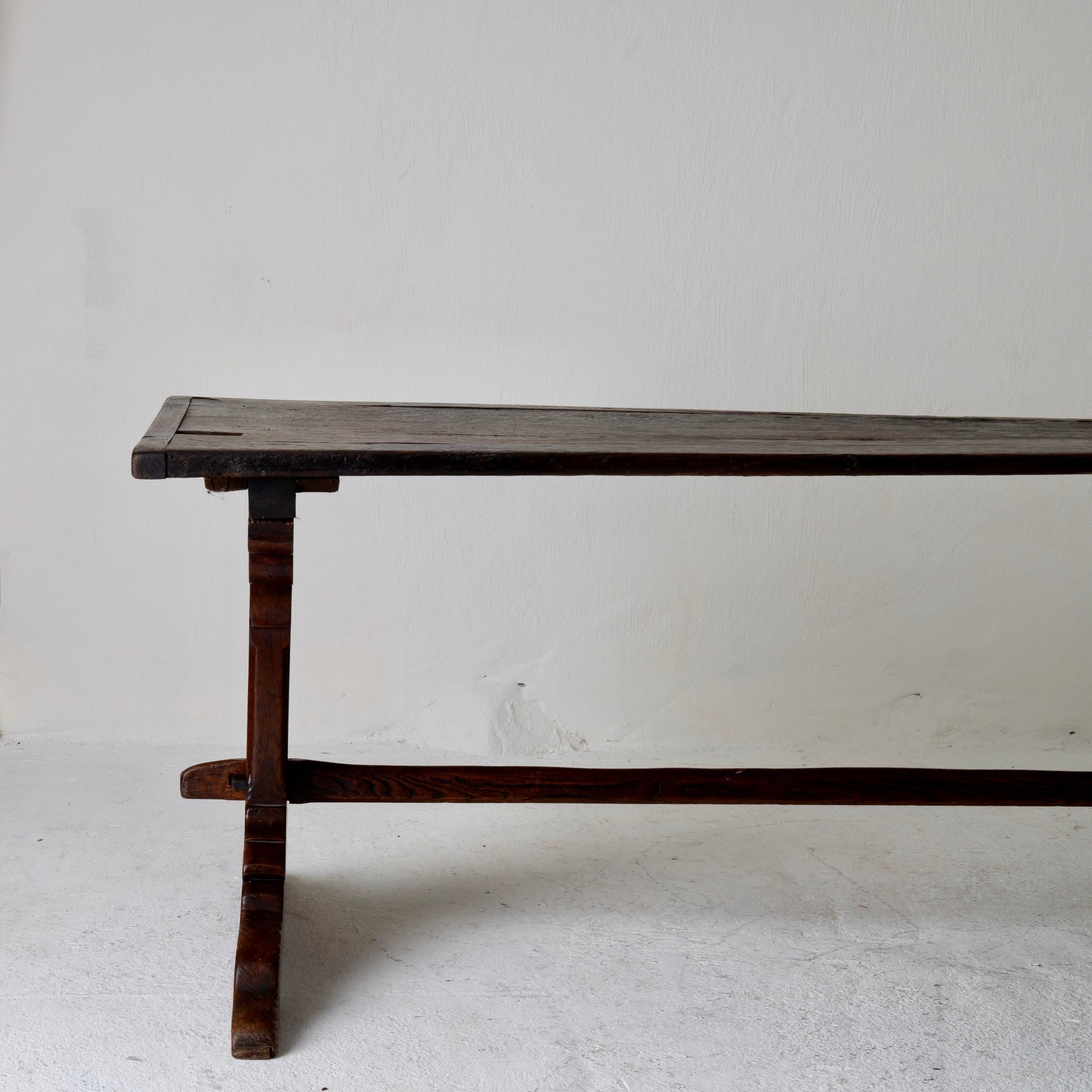 Table dining drapers English Baroque oak dark brown England. A long drapers table made in England during the 18th century in dark oak. A beautiful patina and finish.
  
 