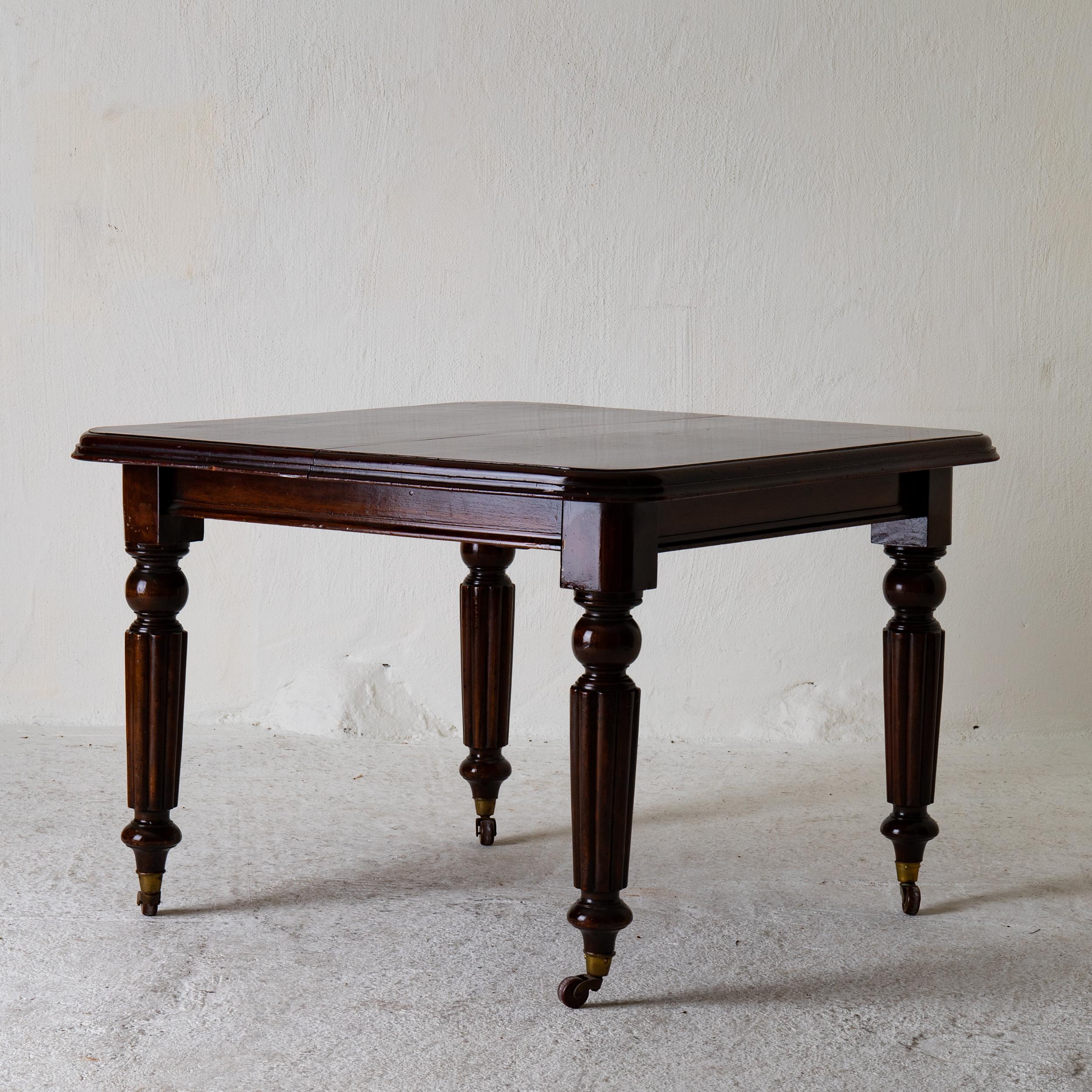 Table Dining Table English Dark Brown Mahogany, 19th Century, England 2