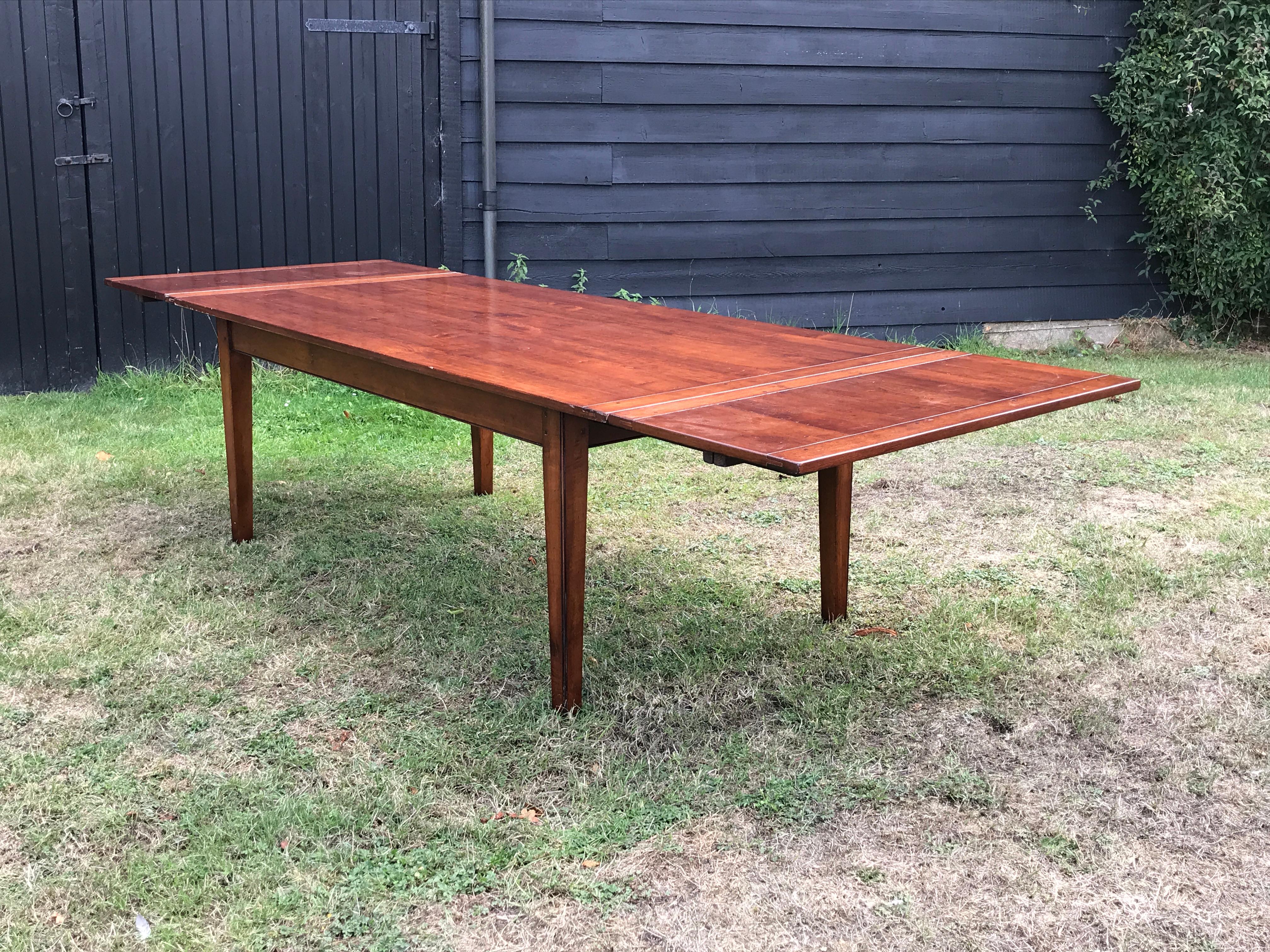 Table Drawleaf Fruitwood Cherry Mid-Century Modern 12 Seater Danish In Good Condition In BUNGAY, SUFFOLK