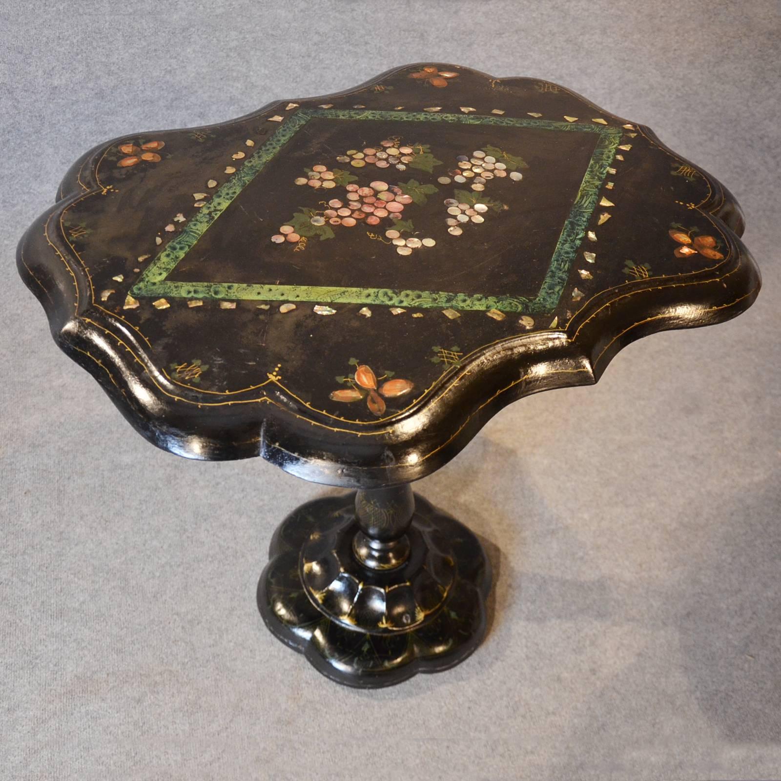 Great Britain (UK) Table Ebonized Papier Mâché Mother of Pearl Side Lamp Wine Tilt, circa 1870