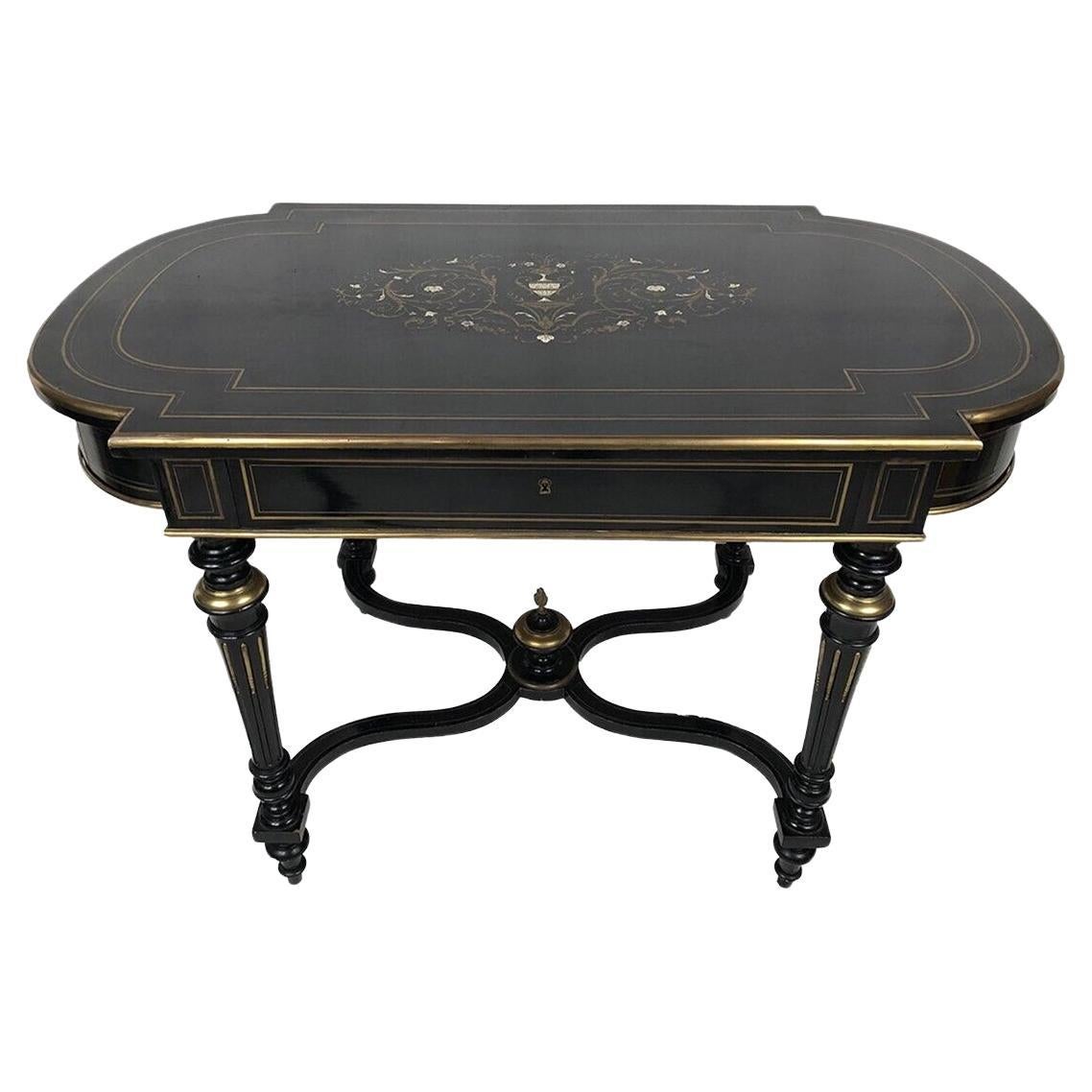Tavolo in bois laqué noir con decoro centrale intarsiato di laiton, Napoléon III in vendita
