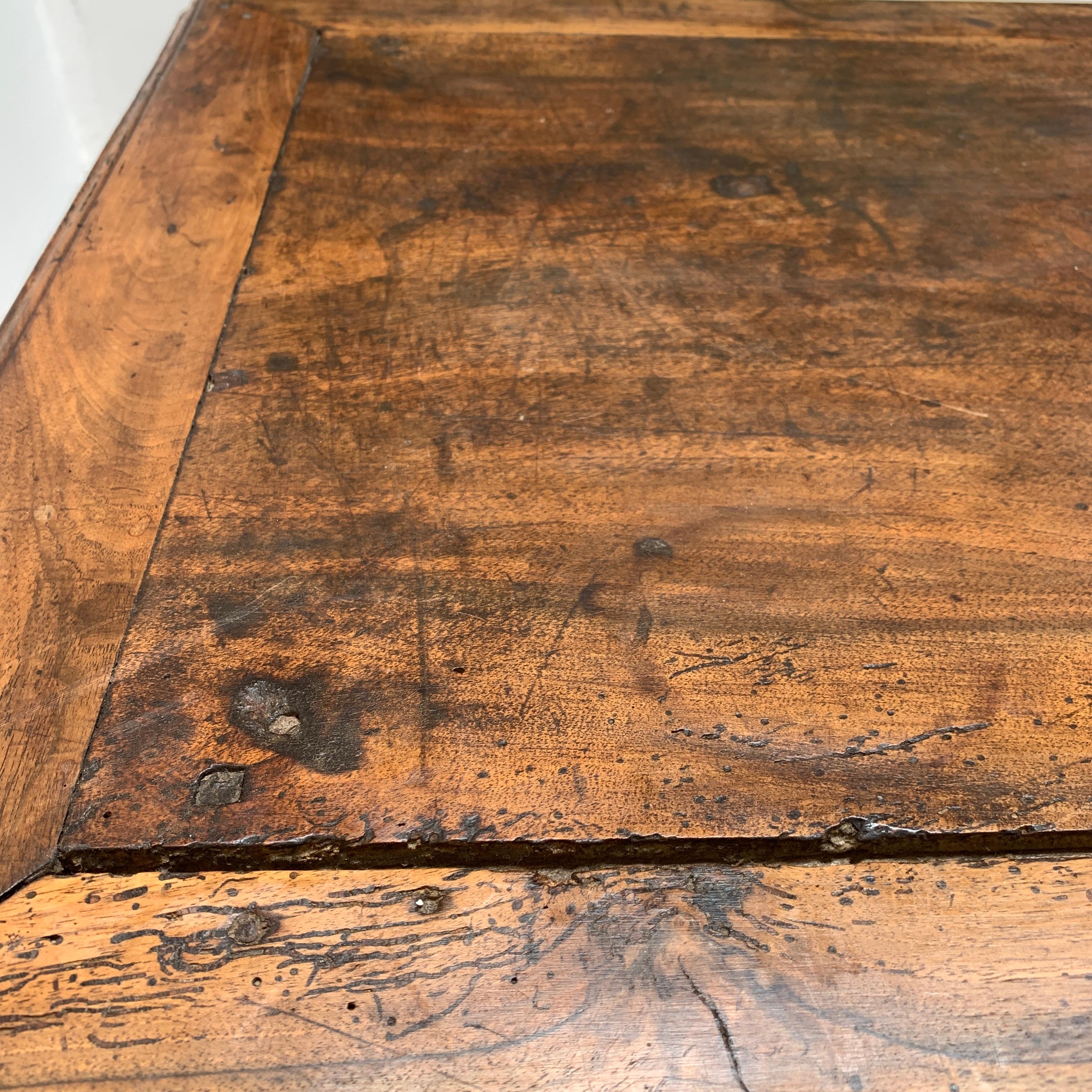 Table en bois Louis XIII 5