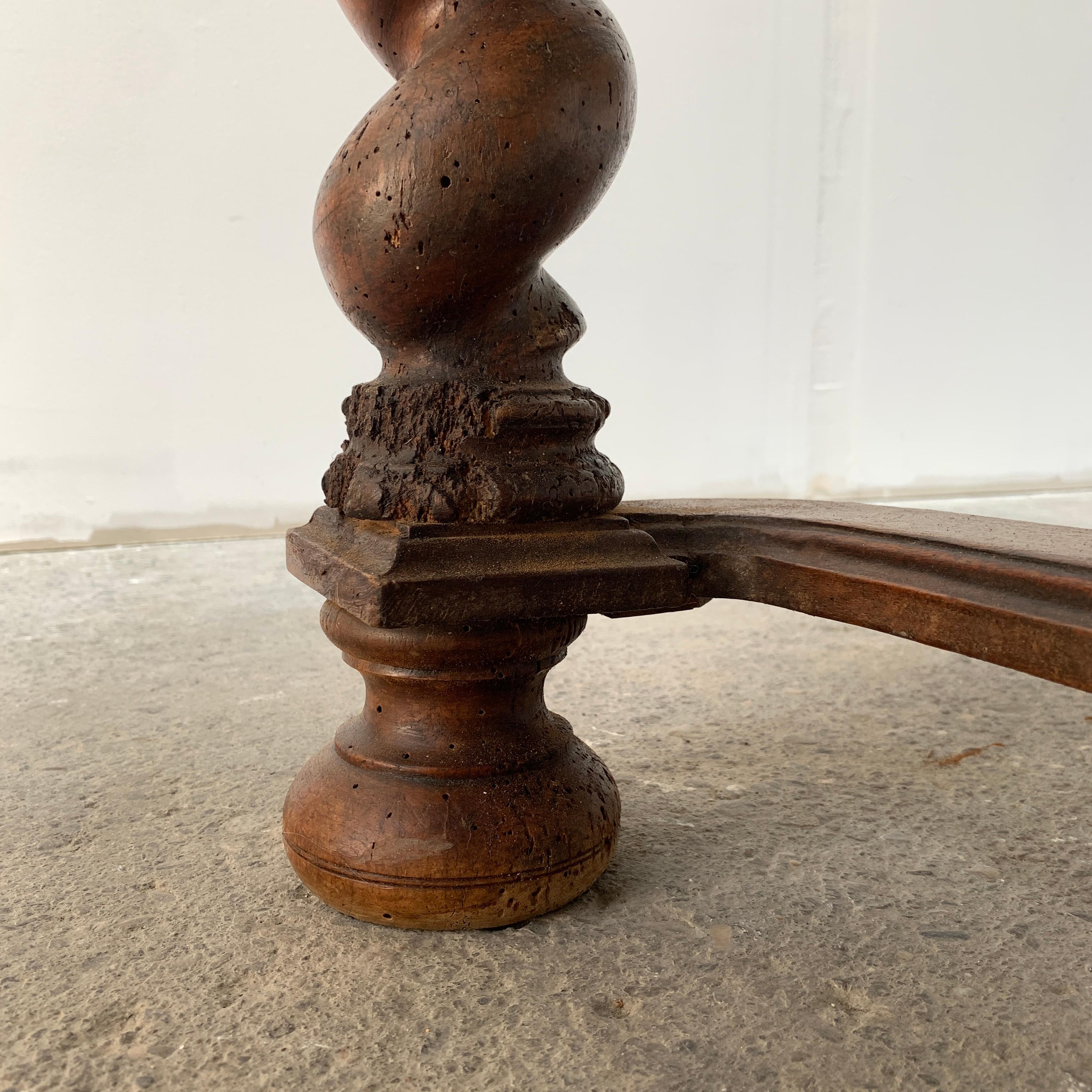 18th Century and Earlier Table en bois Louis XIII