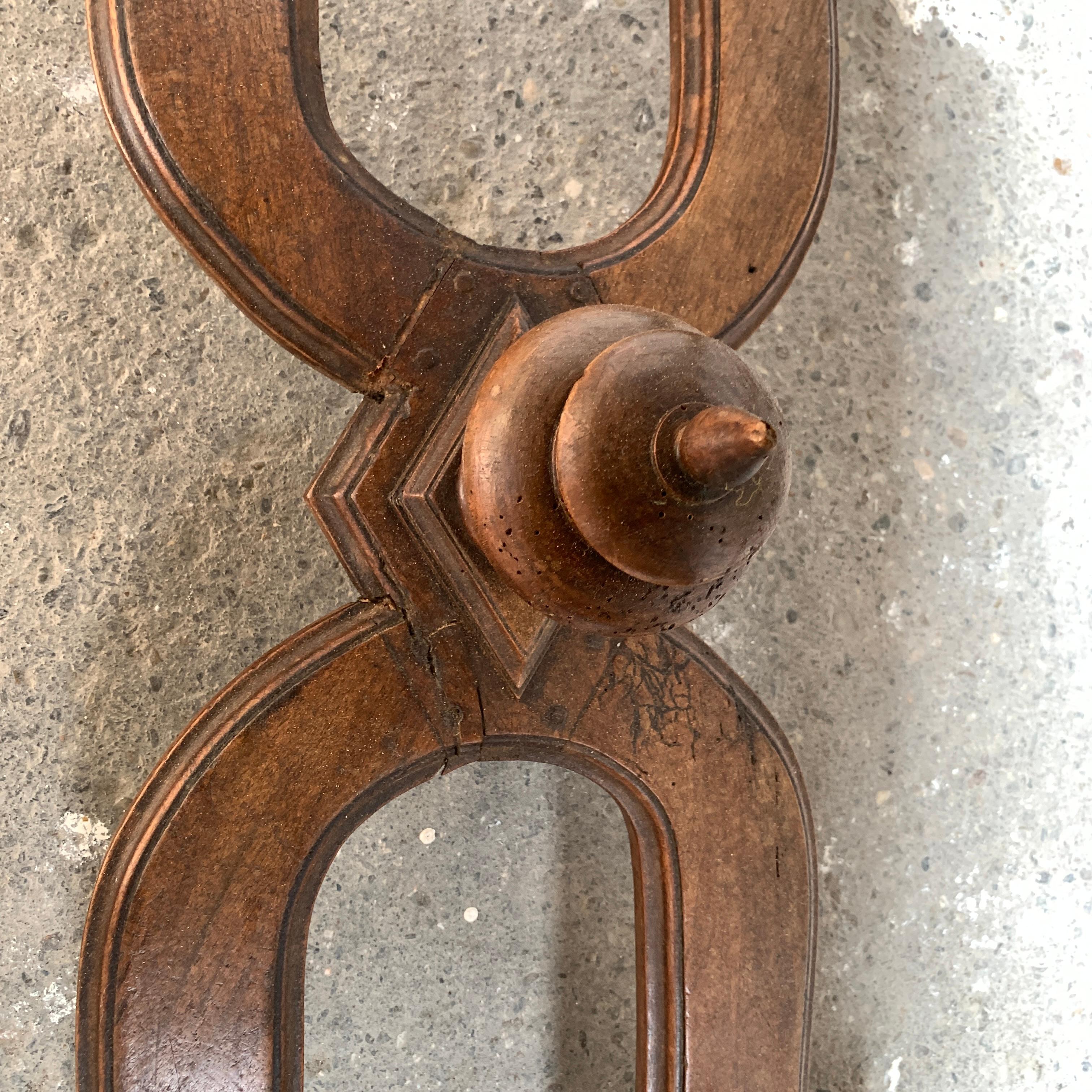 Table en bois Louis XIII 1