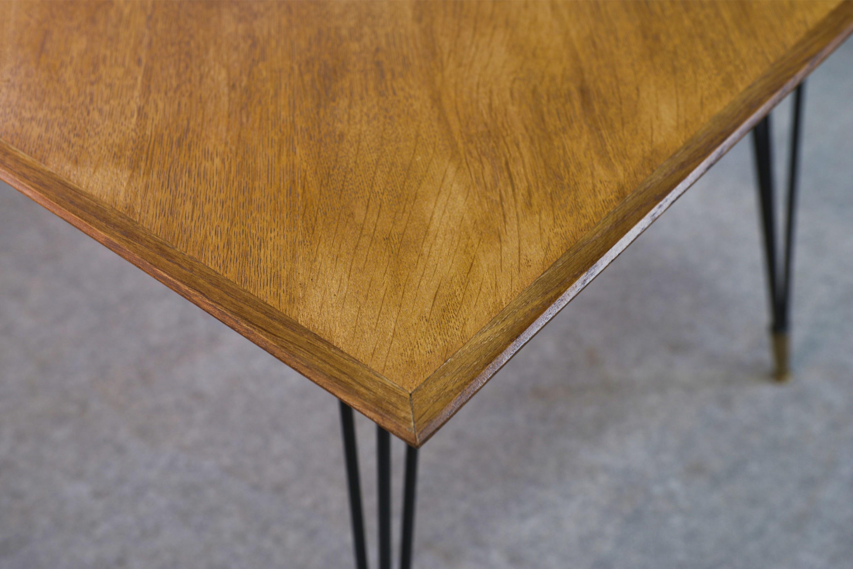 Table en chêne et pied en fonte et bronze design italien 1960's en vente 3