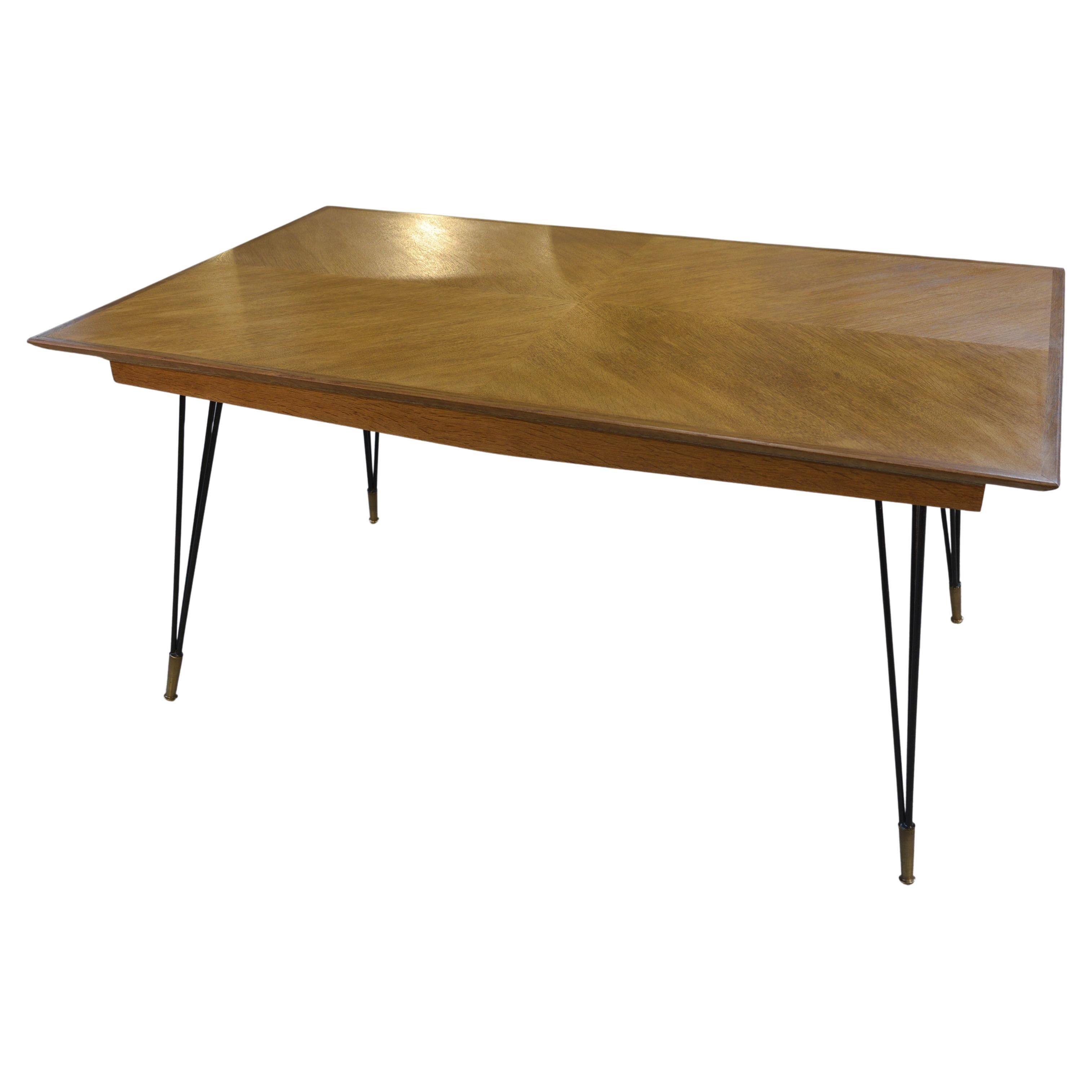Table en chêne et pied en fonte et bronze design italien 1960's en vente