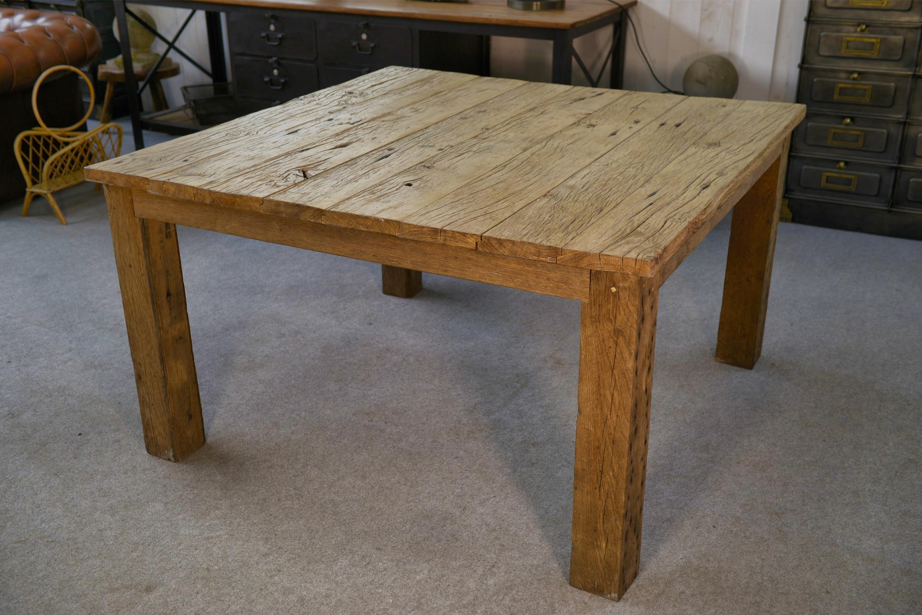 French Table en chêne massif finition brossé For Sale